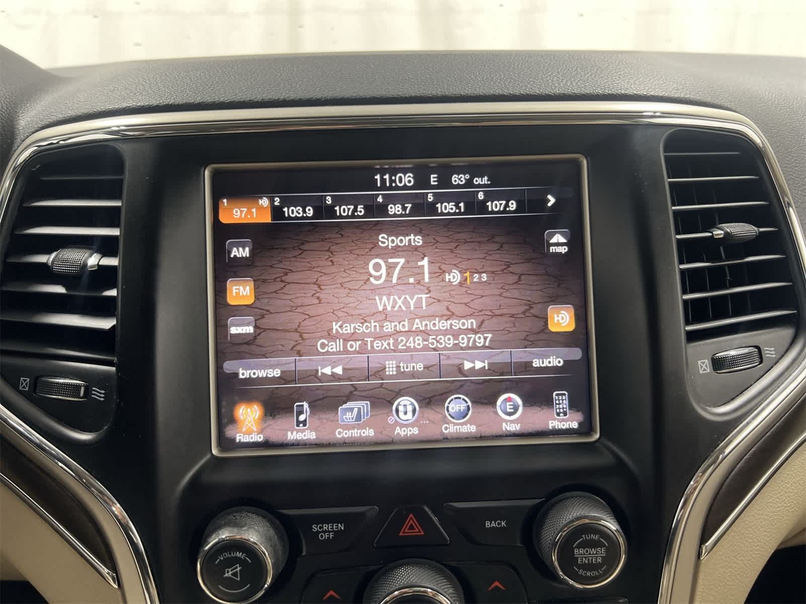 Thumbnail: 2015 Jeep Grand Cherokee - 29