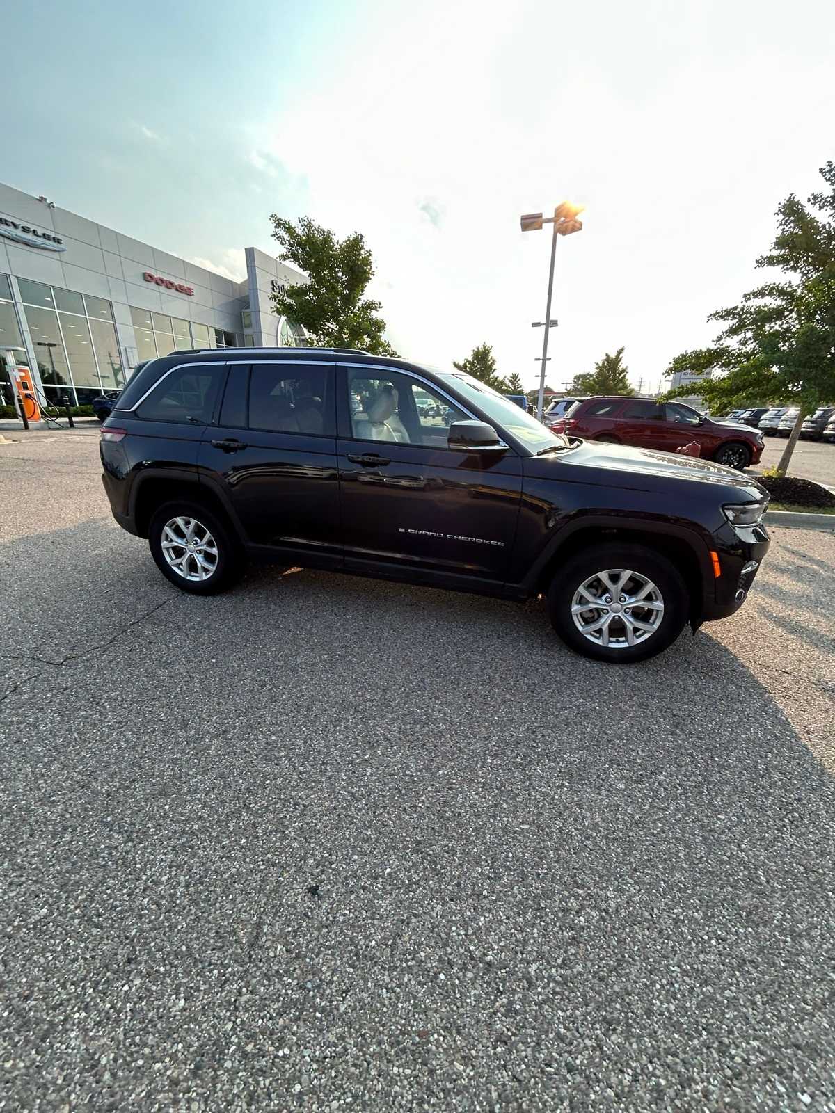 Thumbnail: 2023 Jeep Grand Cherokee - 14