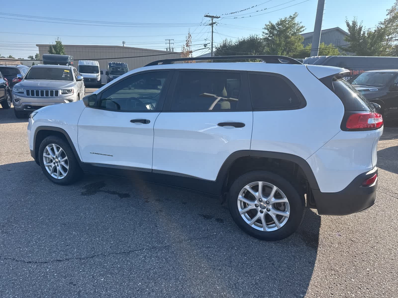 Thumbnail: 2016 Jeep Cherokee - 19