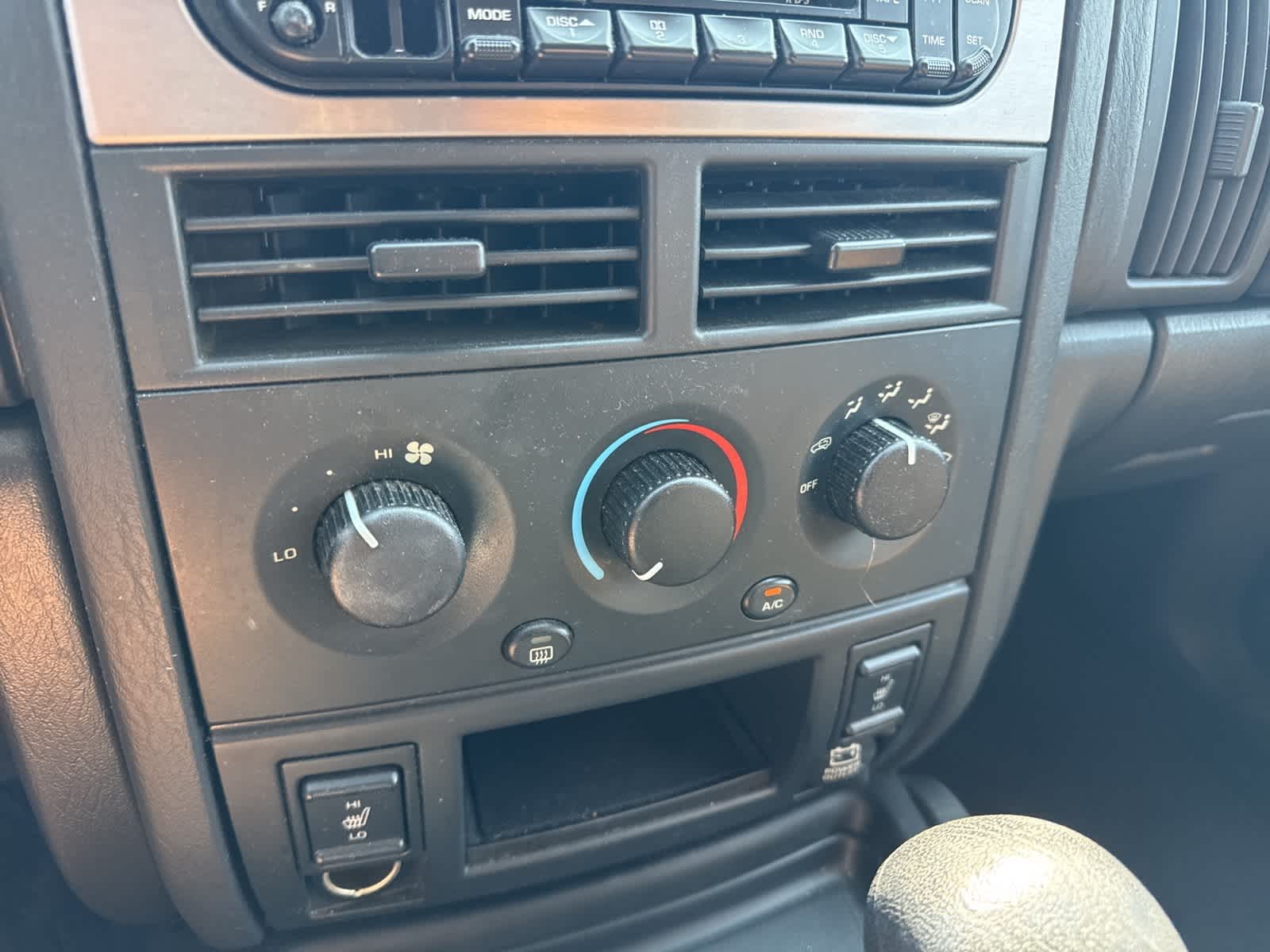 Thumbnail: 2003 Jeep Grand Cherokee - 29