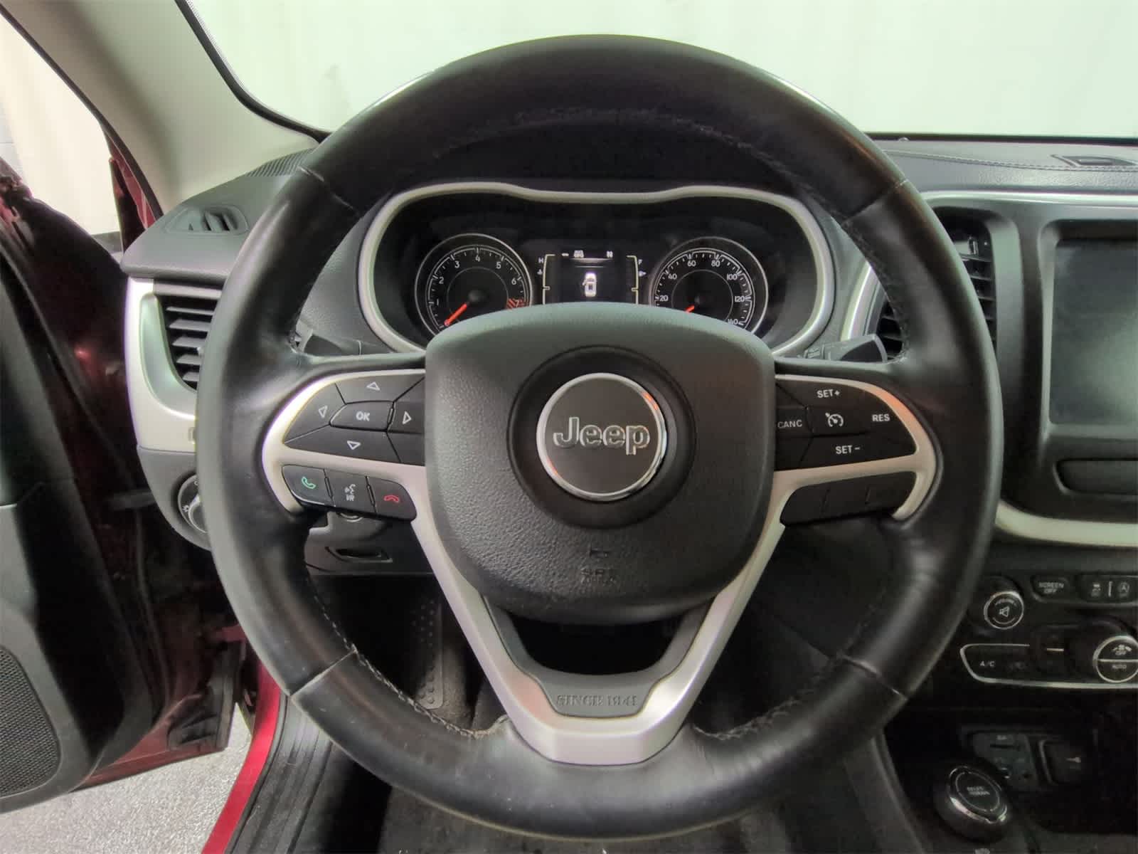 Thumbnail: 2015 Jeep Cherokee - 23