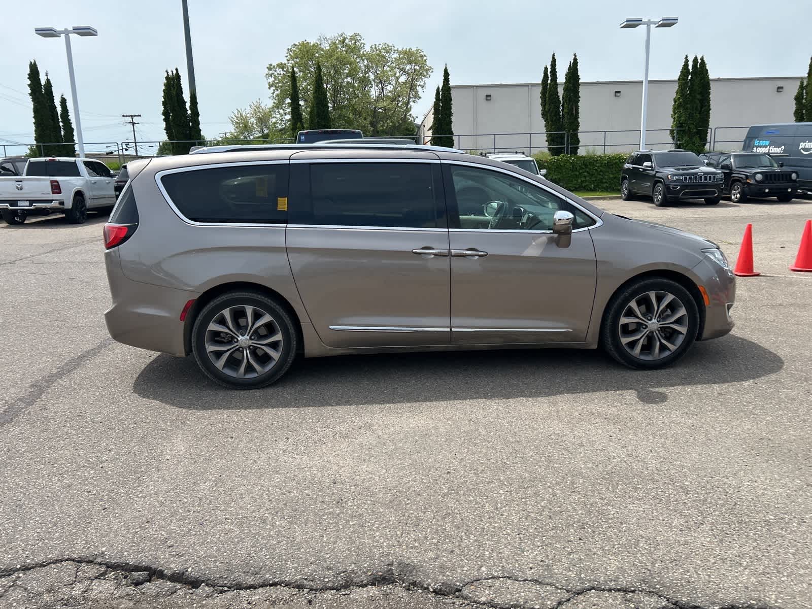 2018 Chrysler Pacifica Limited 14