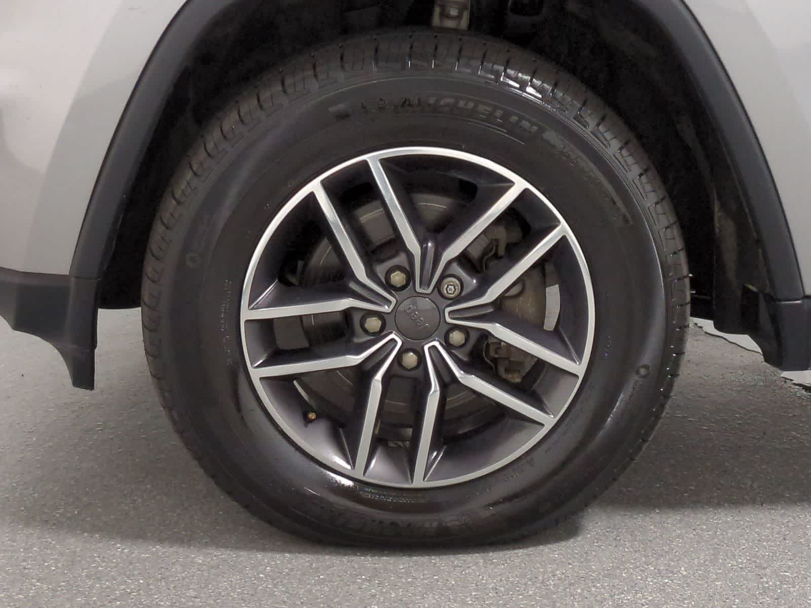 Thumbnail: 2019 Jeep Grand Cherokee - 14