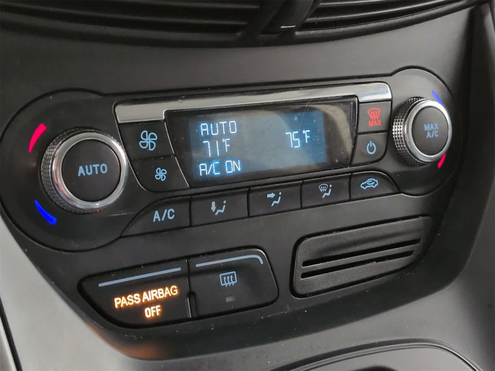 Thumbnail: 2016 Ford Escape - 30