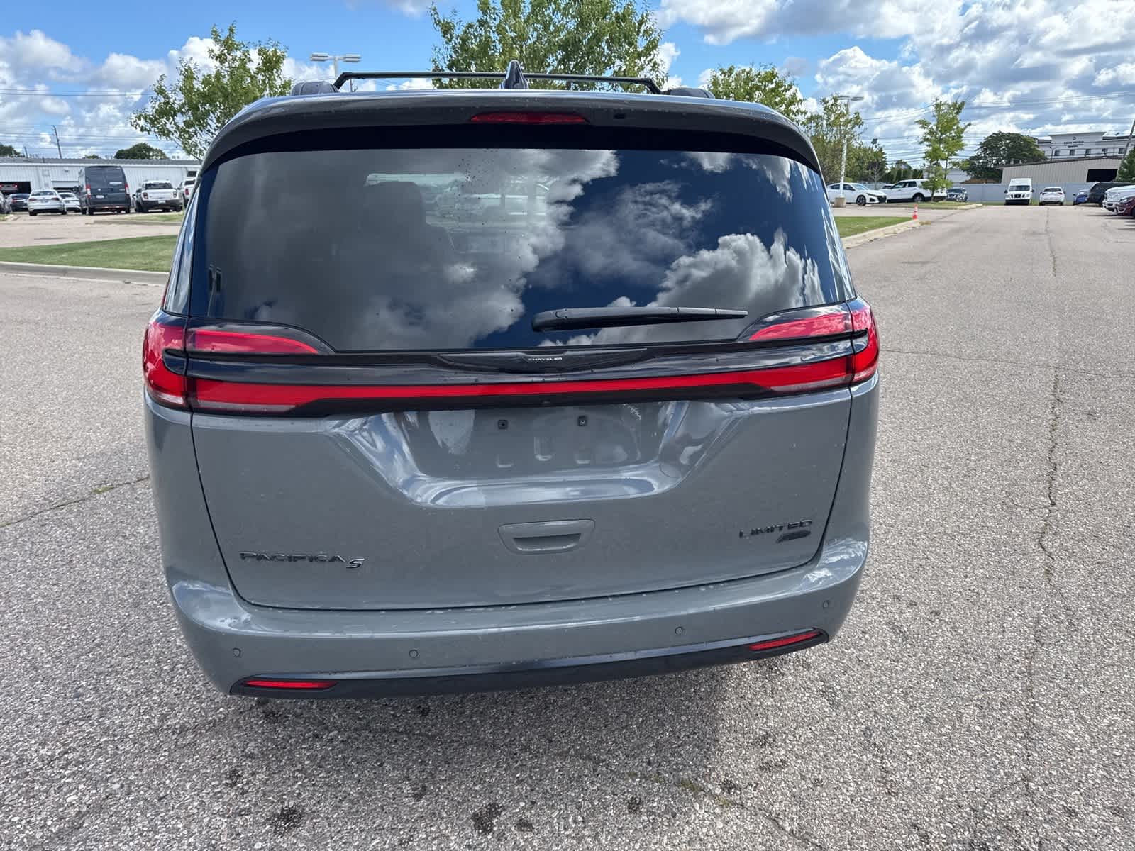 Thumbnail: 2023 Chrysler Pacifica - 19