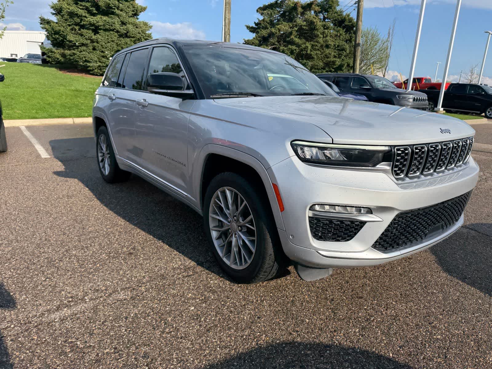 Thumbnail: 2022 Jeep Grand Cherokee - 11