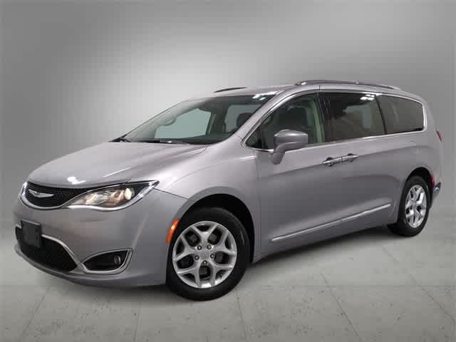 2017 Chrysler Pacifica Touring-L Hero Image