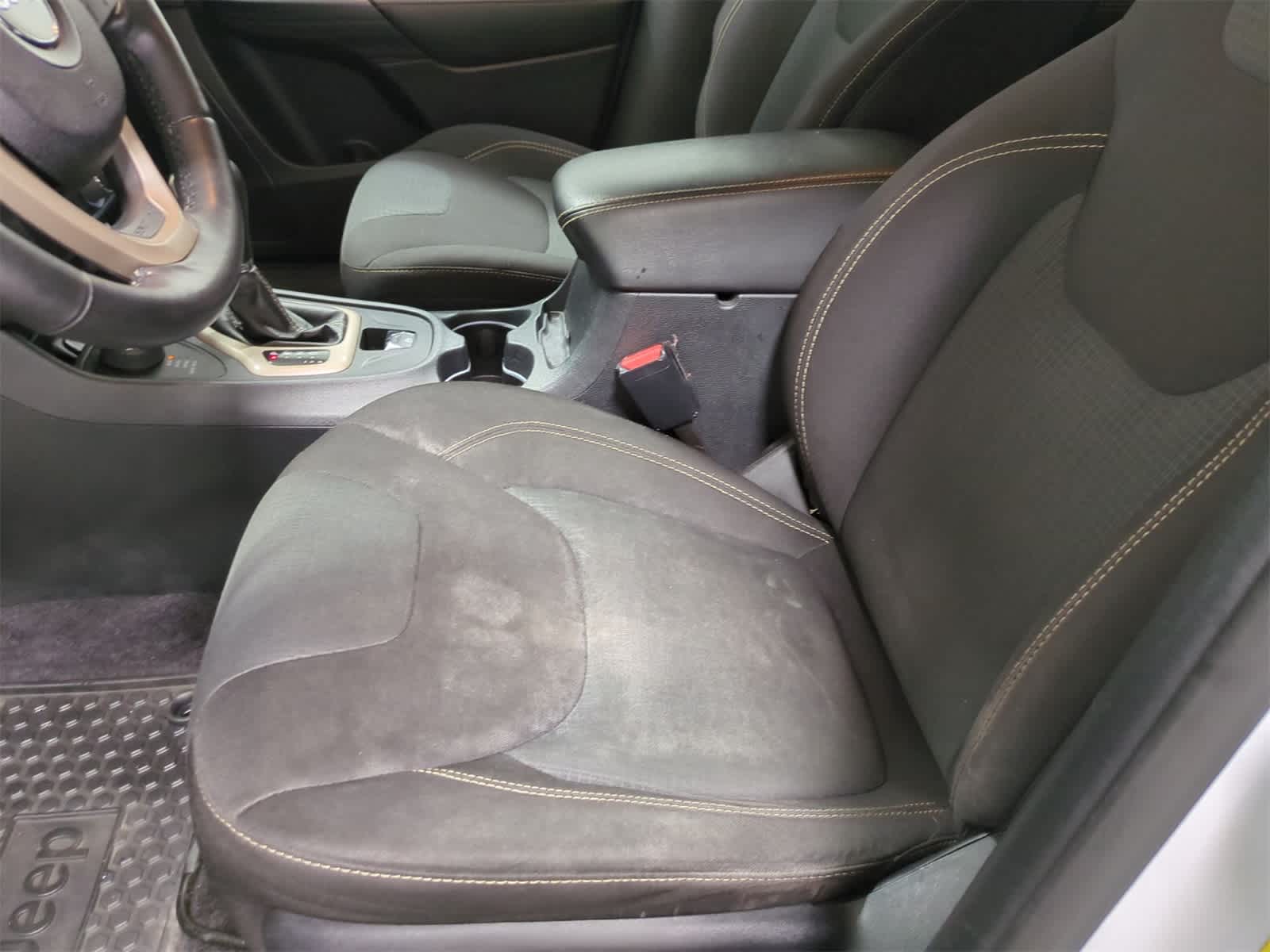 Thumbnail: 2016 Jeep Cherokee - 16