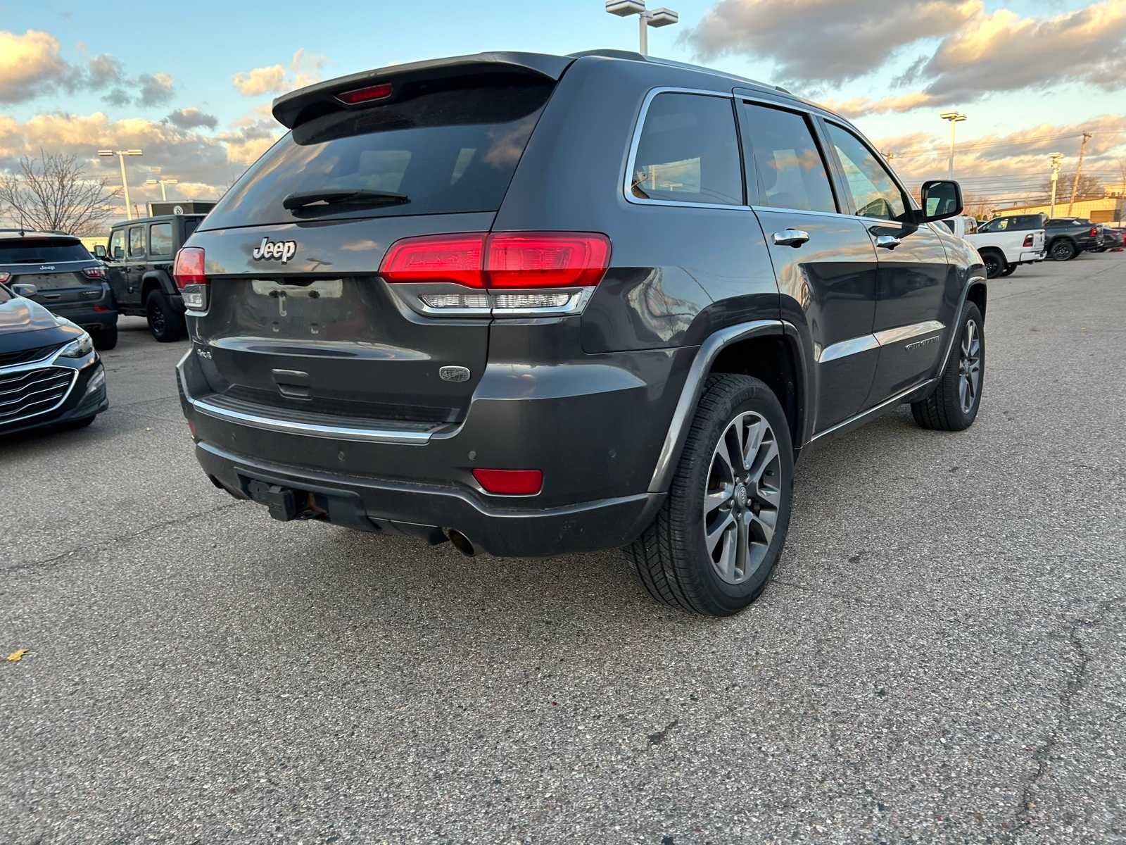 Thumbnail: 2018 Jeep Grand Cherokee - 16