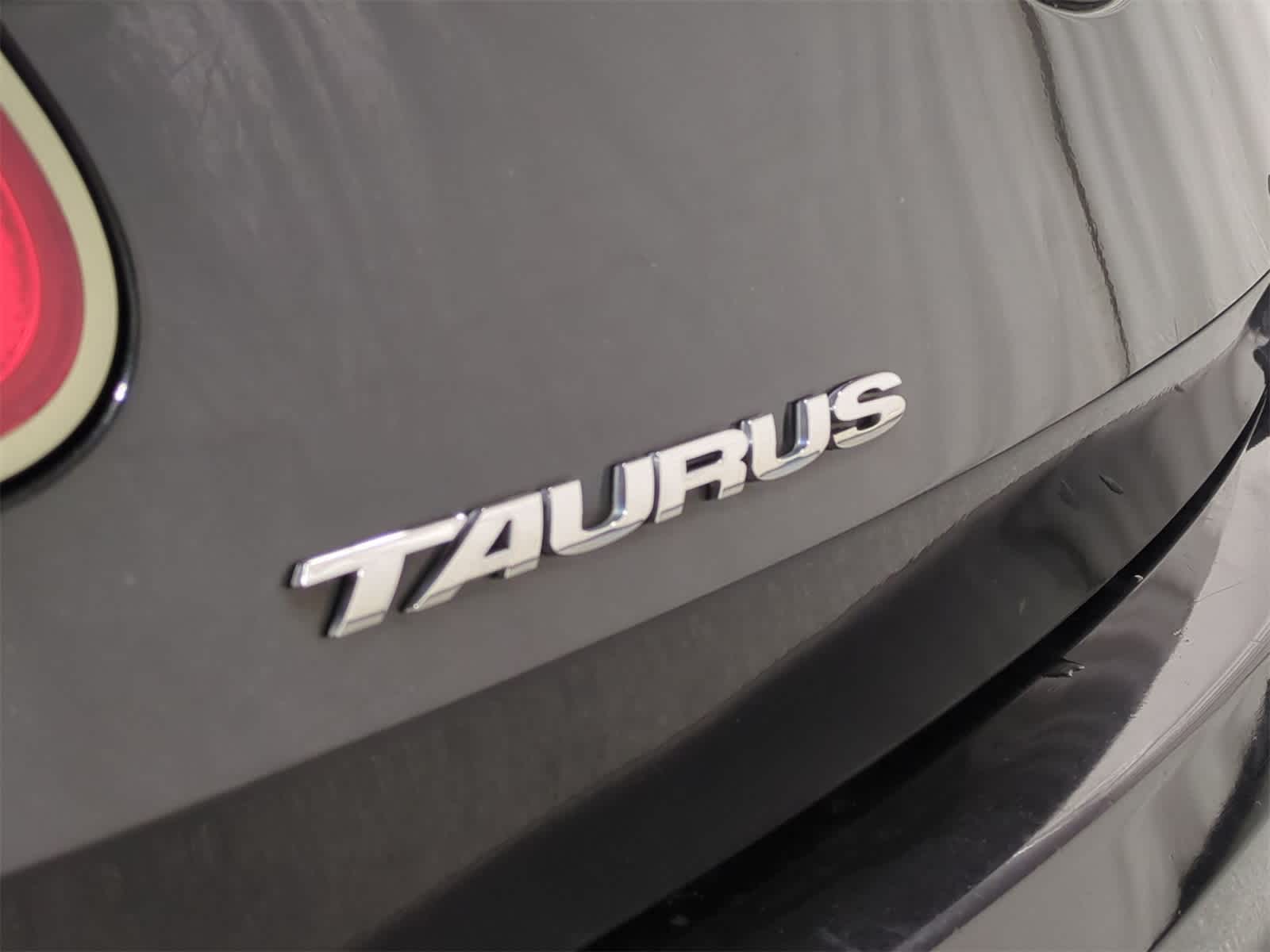 Thumbnail: 2010 Ford Taurus - 13