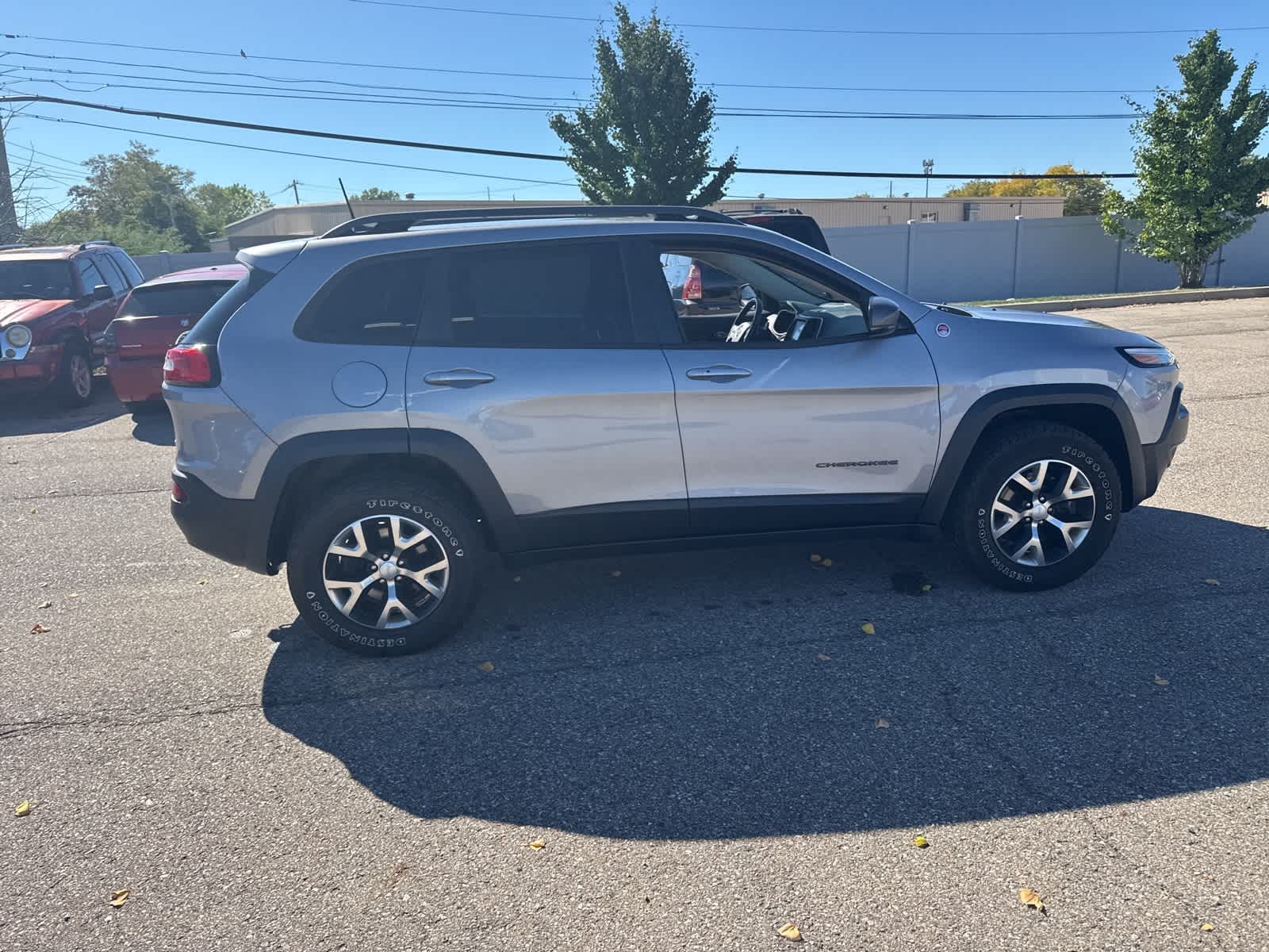 Thumbnail: 2018 Jeep Cherokee - 15