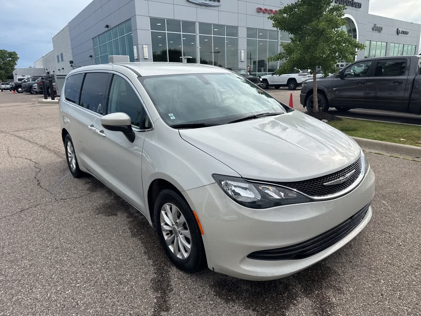 Thumbnail: 2017 Chrysler Pacifica - 8