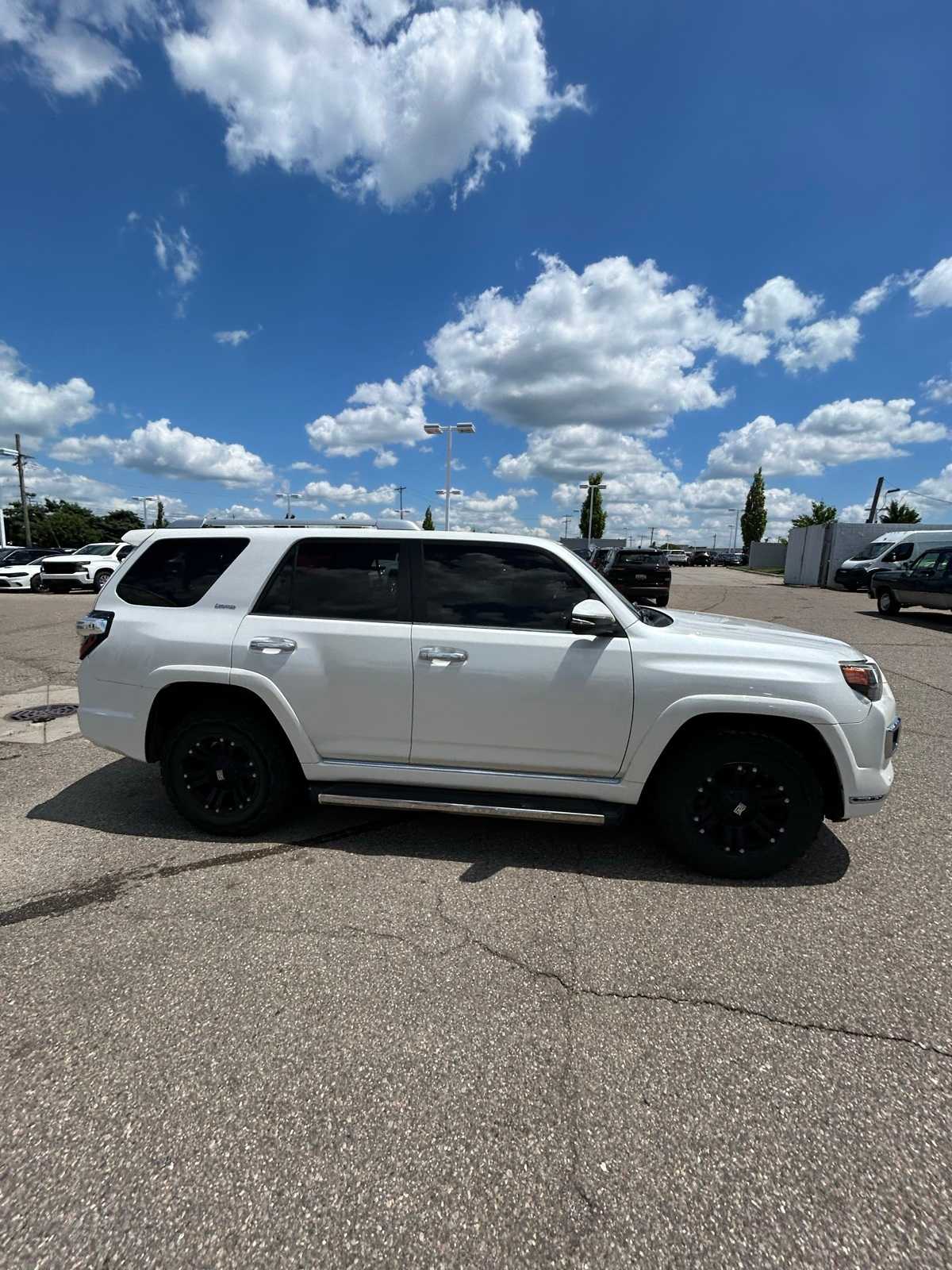 Thumbnail: 2014 Toyota 4Runner - 14