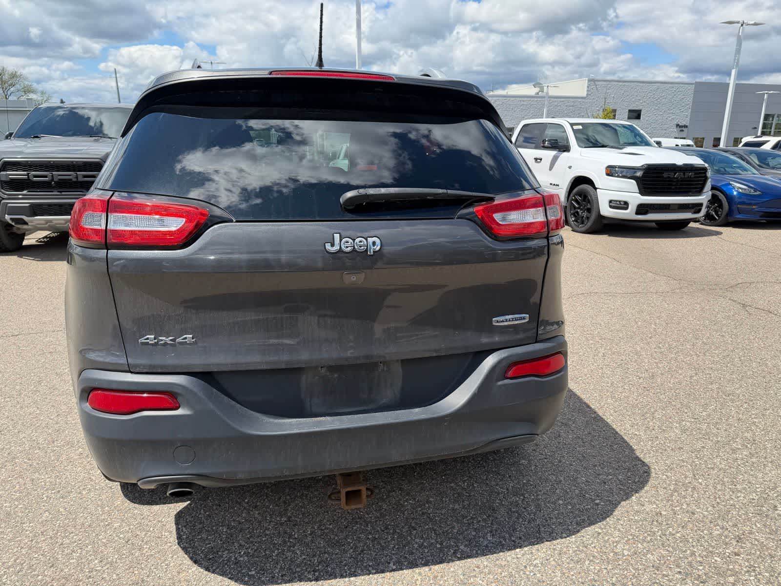 Thumbnail: 2015 Jeep Cherokee - 24