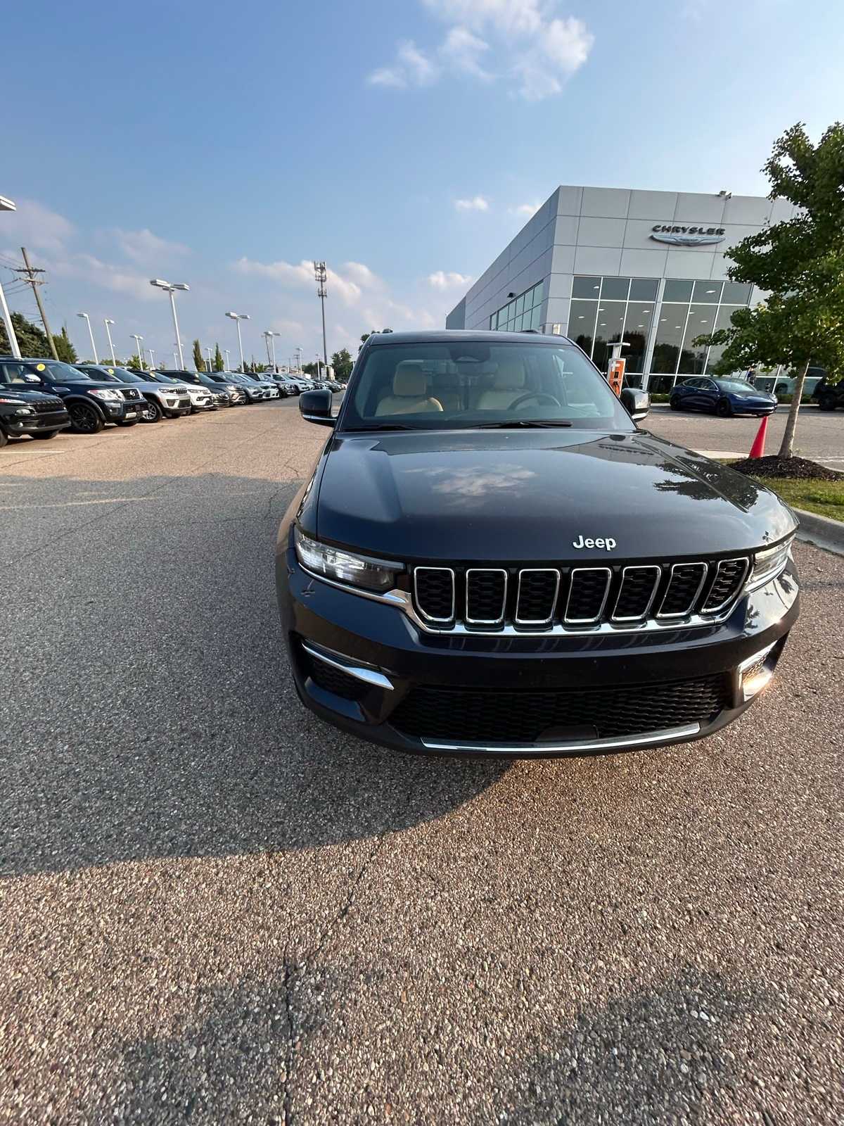 Thumbnail: 2023 Jeep Grand Cherokee - 8