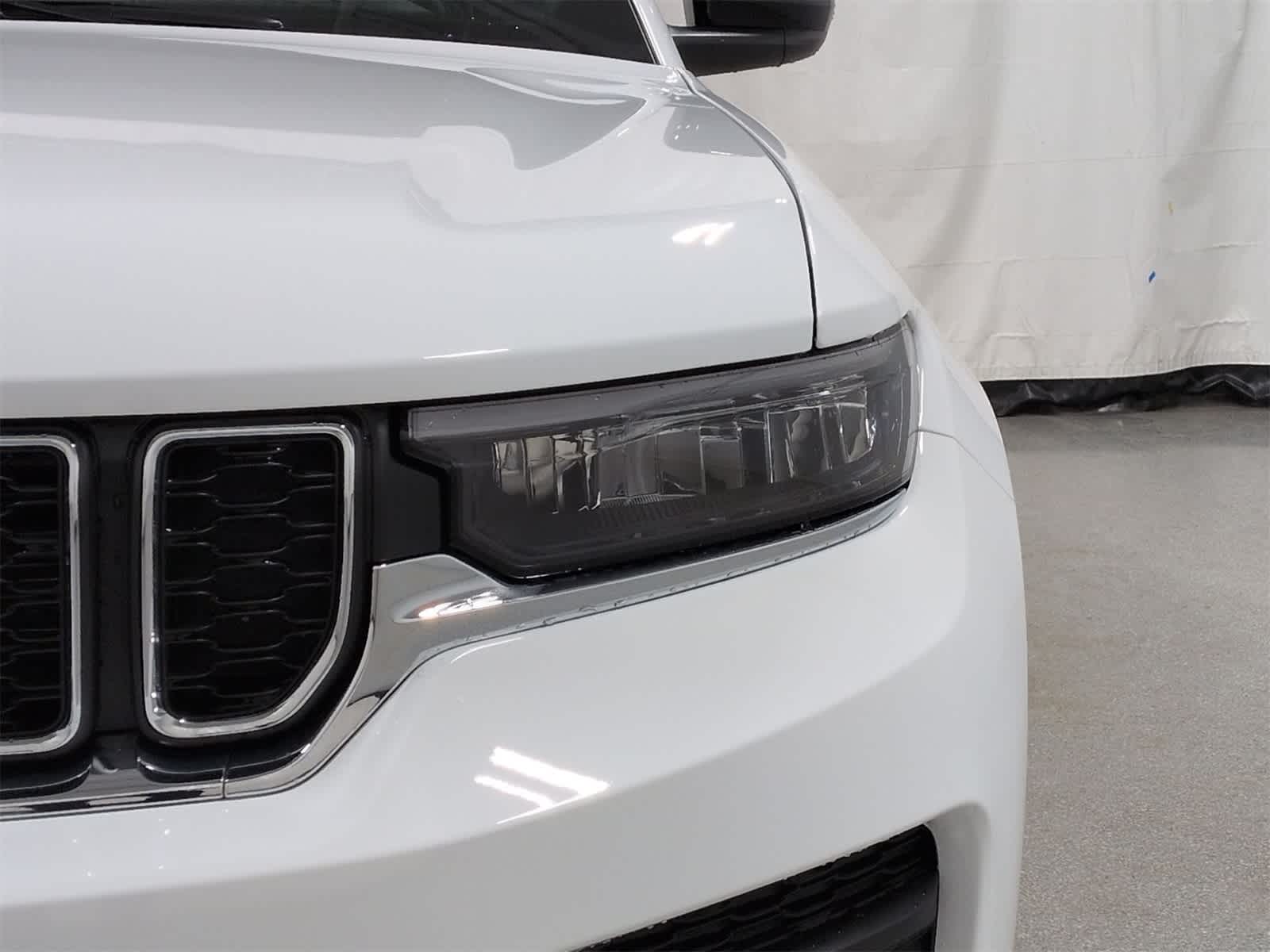 Thumbnail: 2025 Jeep Grand Cherokee - 11