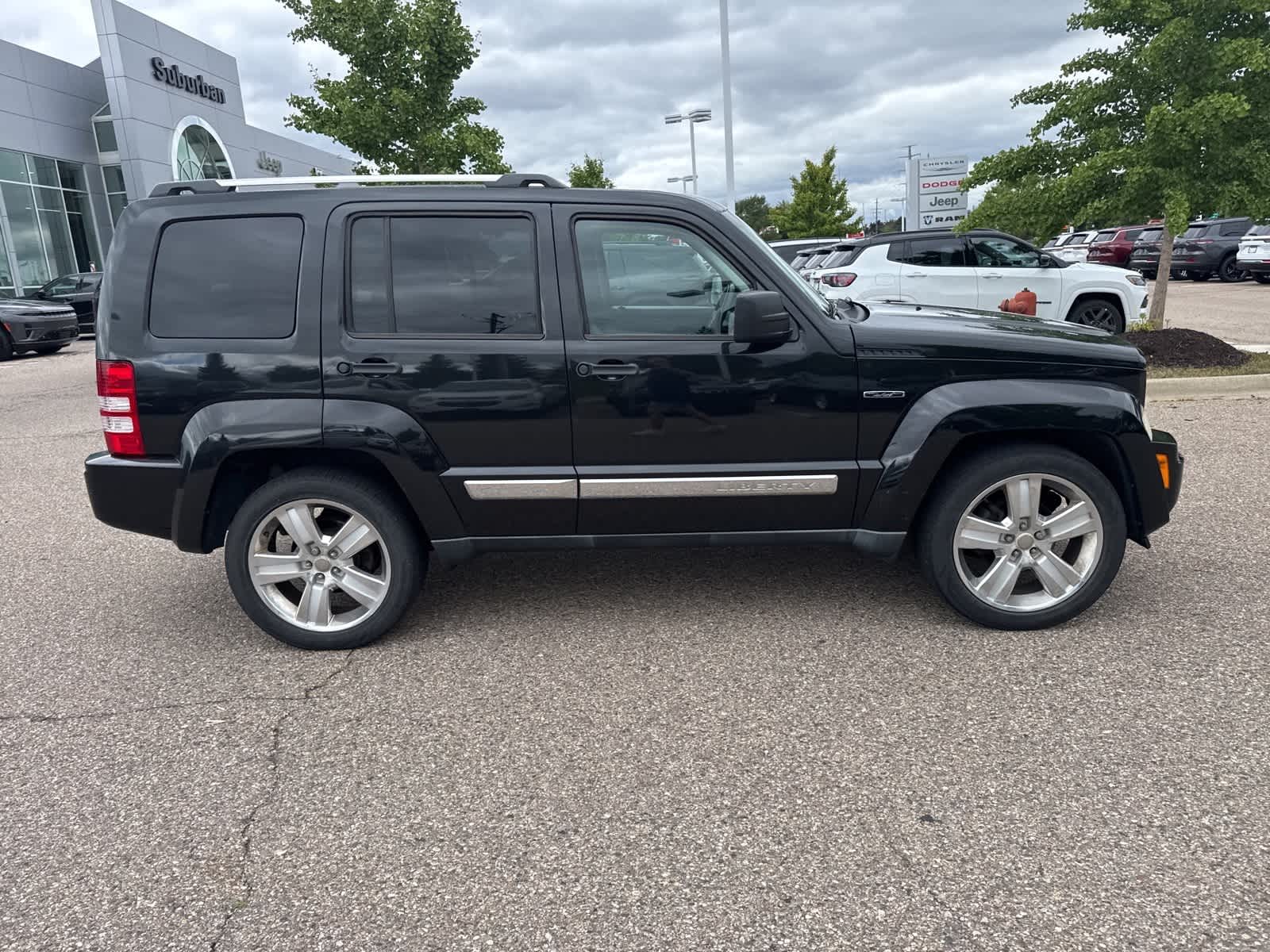Thumbnail: 2012 Jeep Liberty - 12