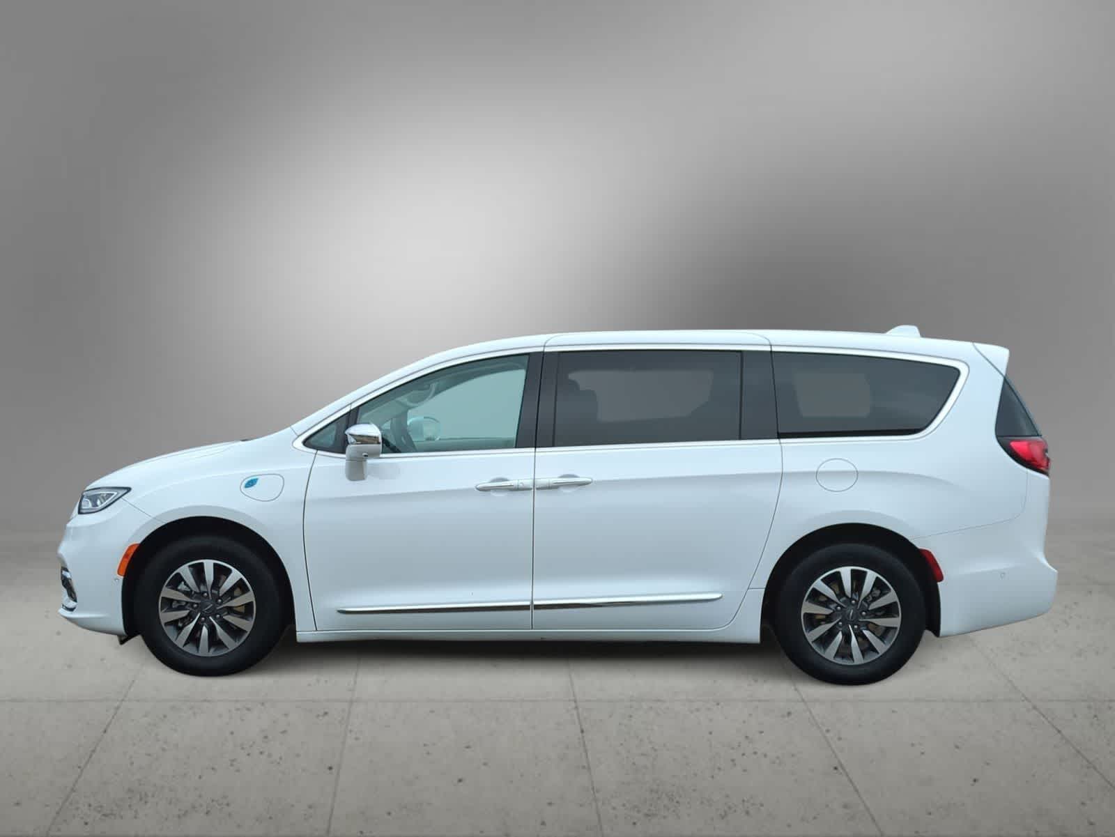 Thumbnail: 2022 Chrysler Pacifica - 5