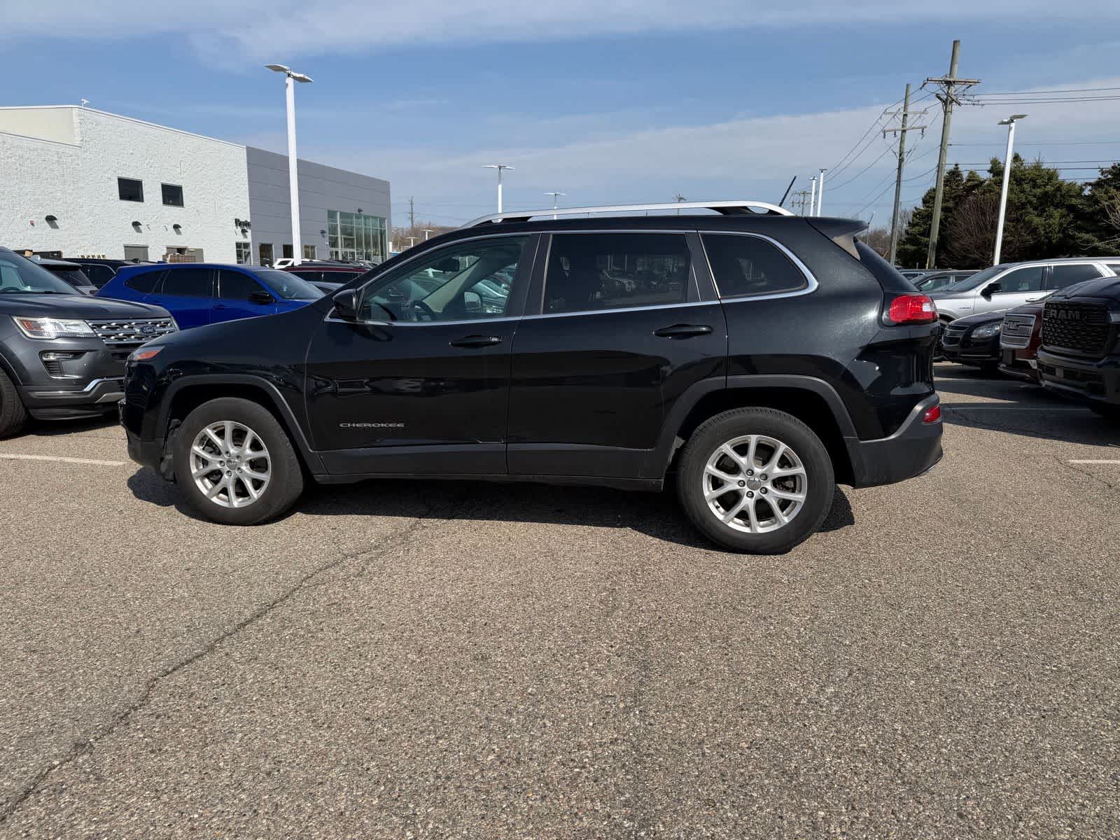 Thumbnail: 2015 Jeep Cherokee - 32