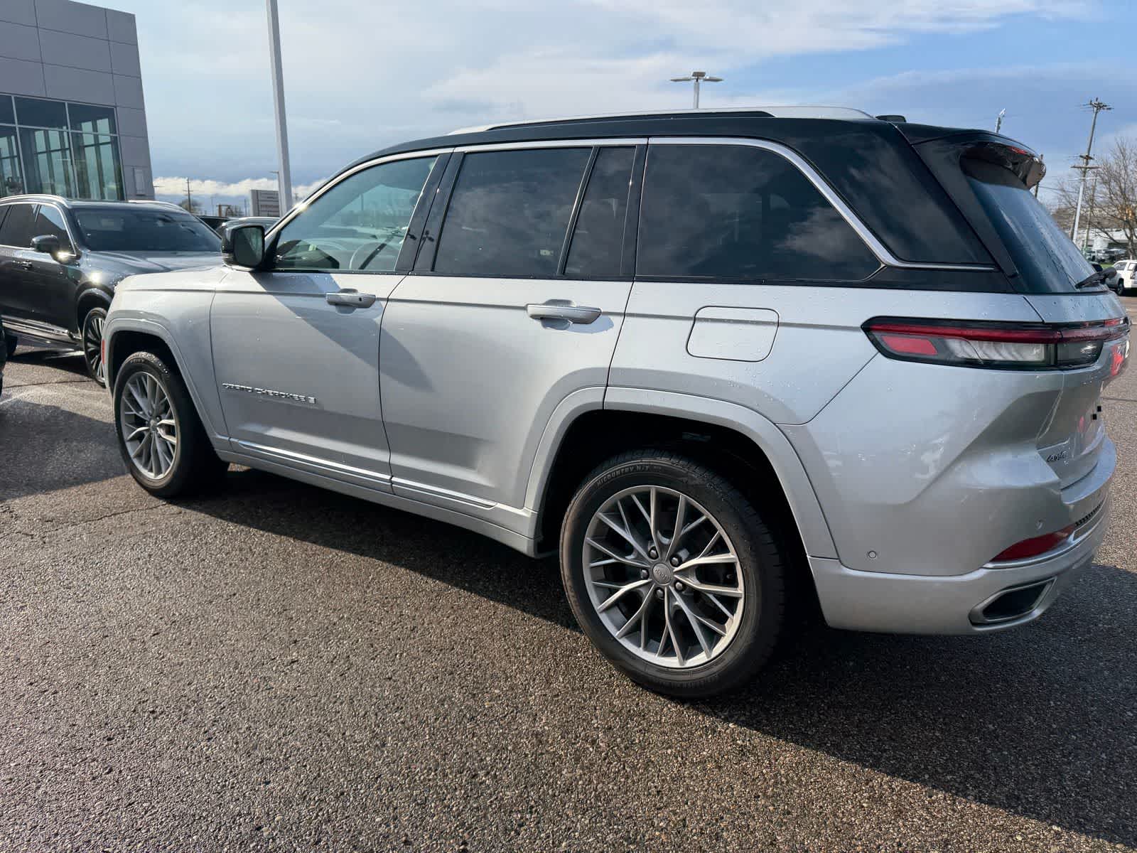 Thumbnail: 2022 Jeep Grand Cherokee - 24