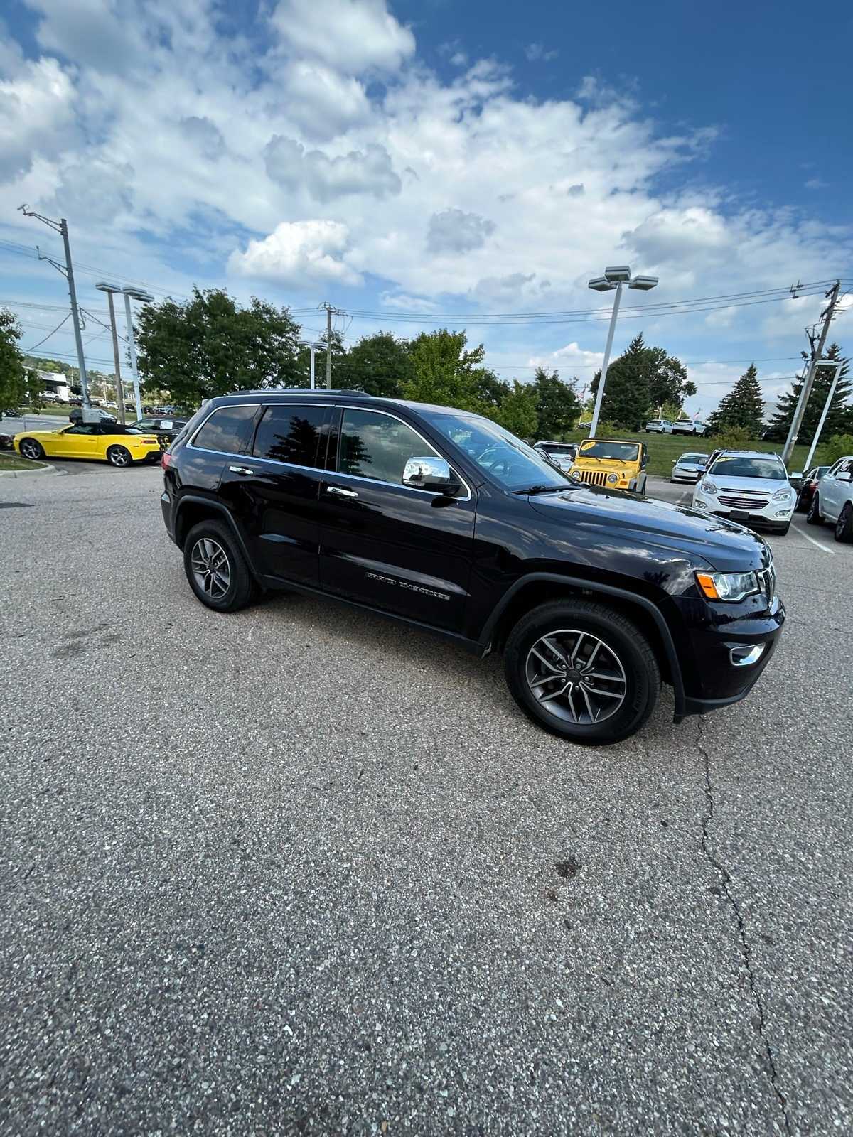 Thumbnail: 2019 Jeep Grand Cherokee - 12