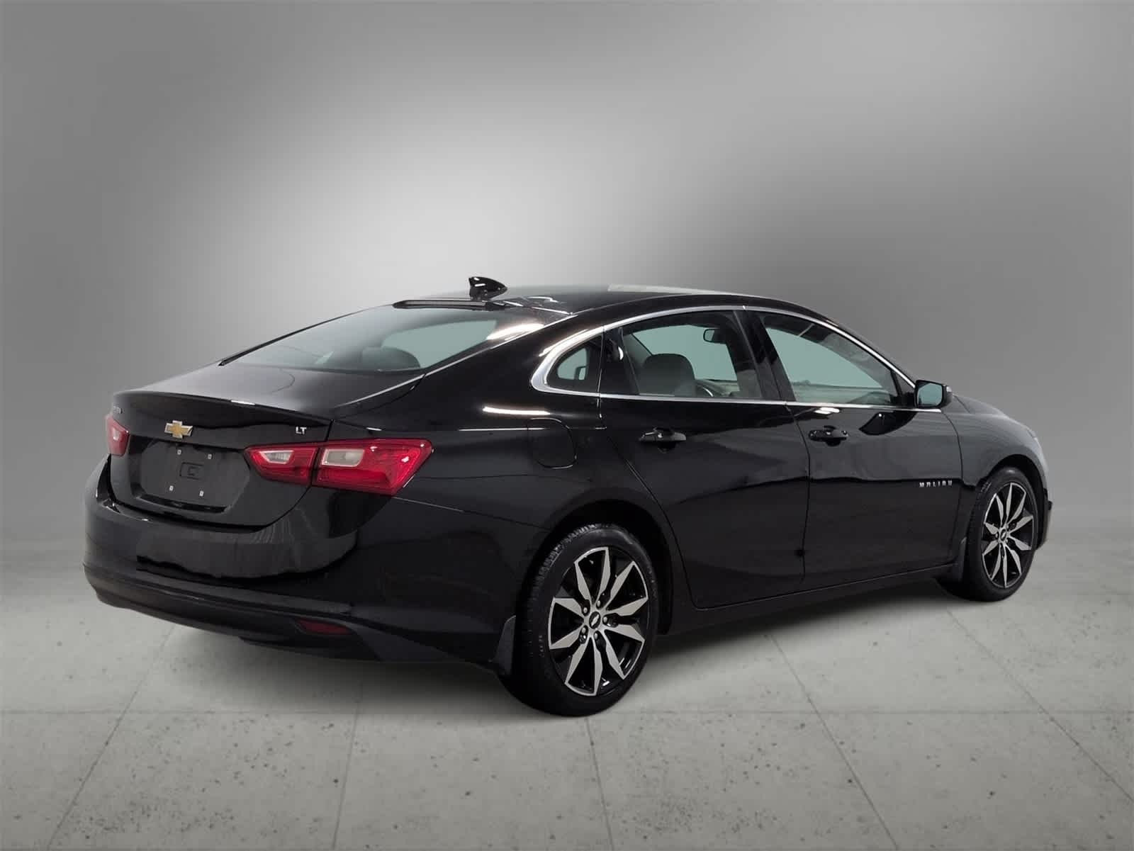Thumbnail: 2018 Chevrolet Malibu - 8