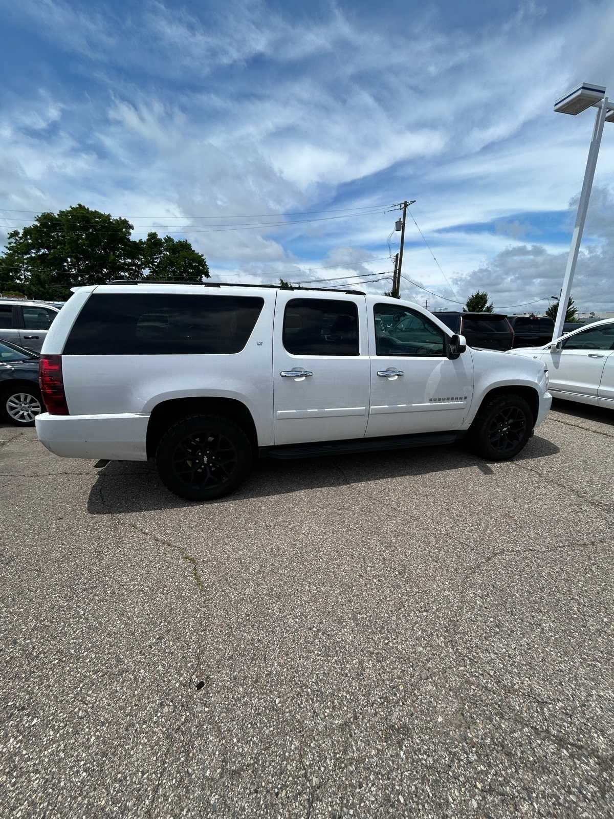 Thumbnail: 2008 Chevrolet Suburban - 17