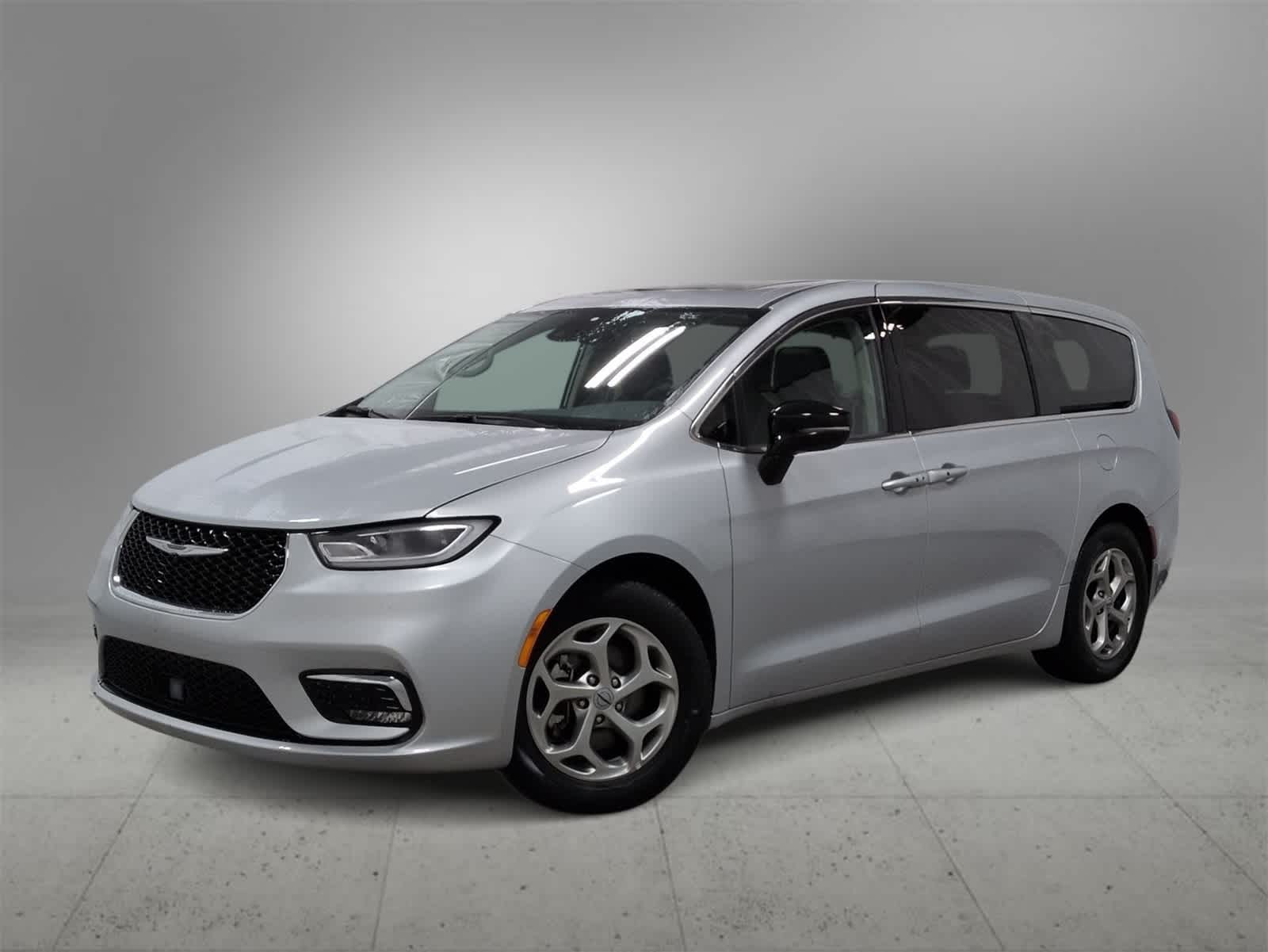 2024 Chrysler Pacifica Limited's photo