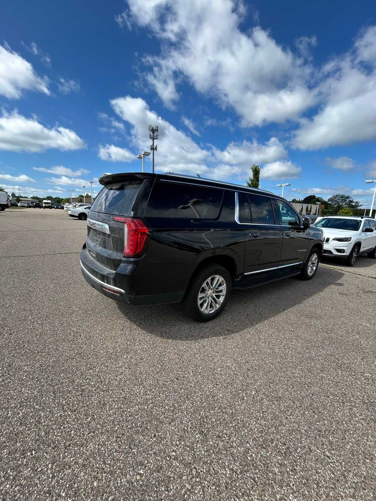 Thumbnail: 2021 GMC Yukon XL - 17