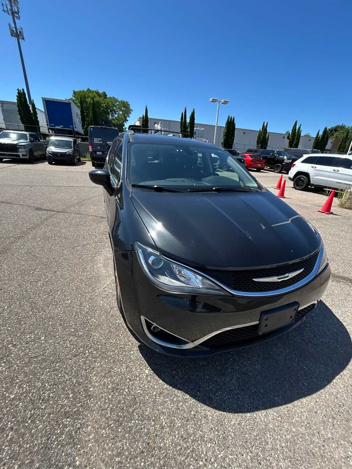 Thumbnail: 2018 Chrysler Pacifica - 4