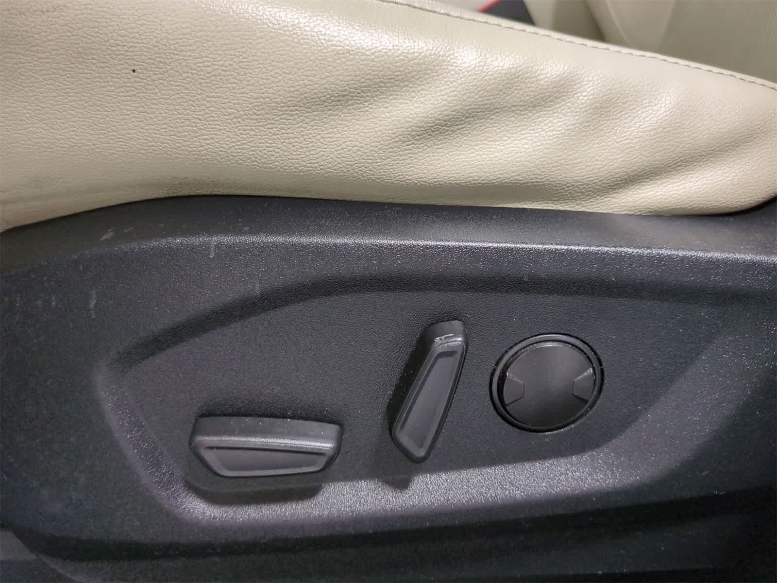 Thumbnail: 2020 Ford Edge - 18