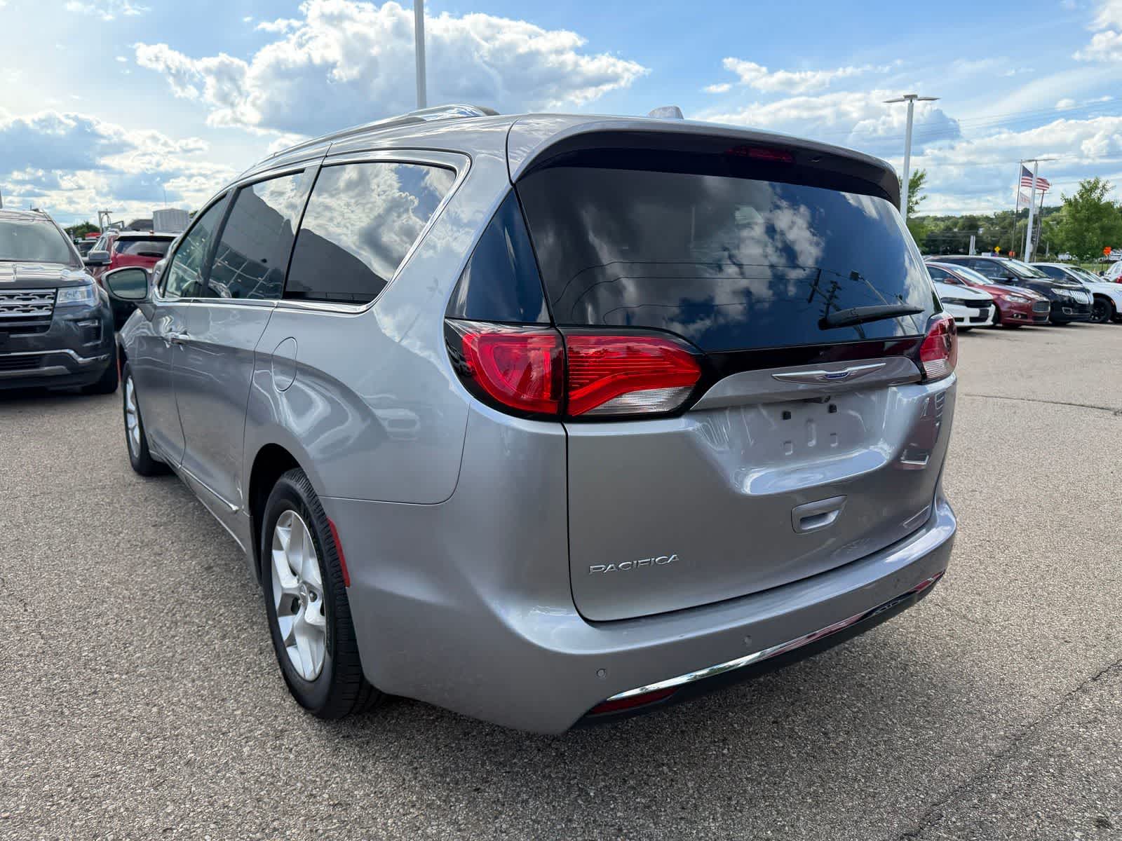 Thumbnail: 2018 Chrysler Pacifica - 21