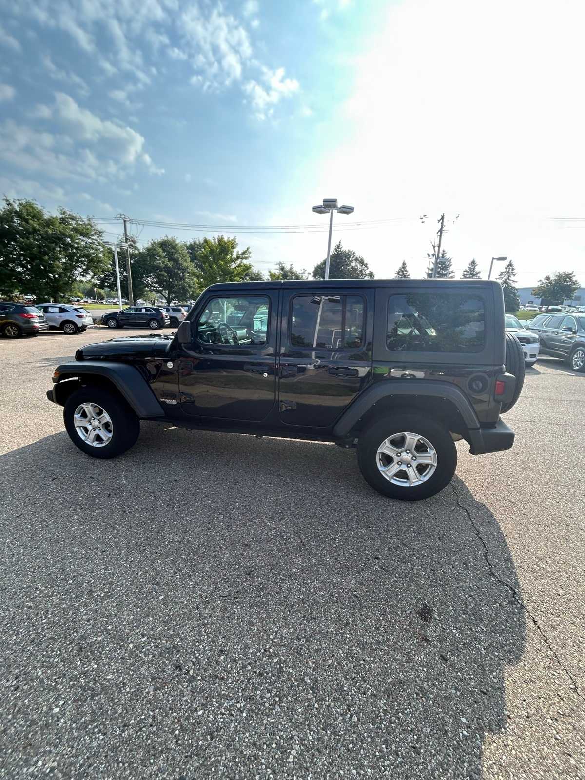 Thumbnail: 2021 Jeep Wrangler - 27