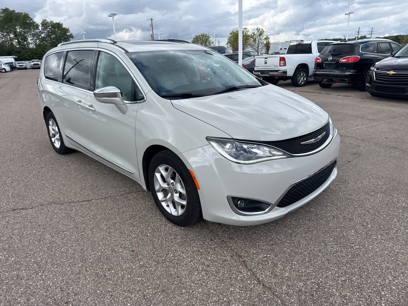 Thumbnail: 2020 Chrysler Pacifica - 8