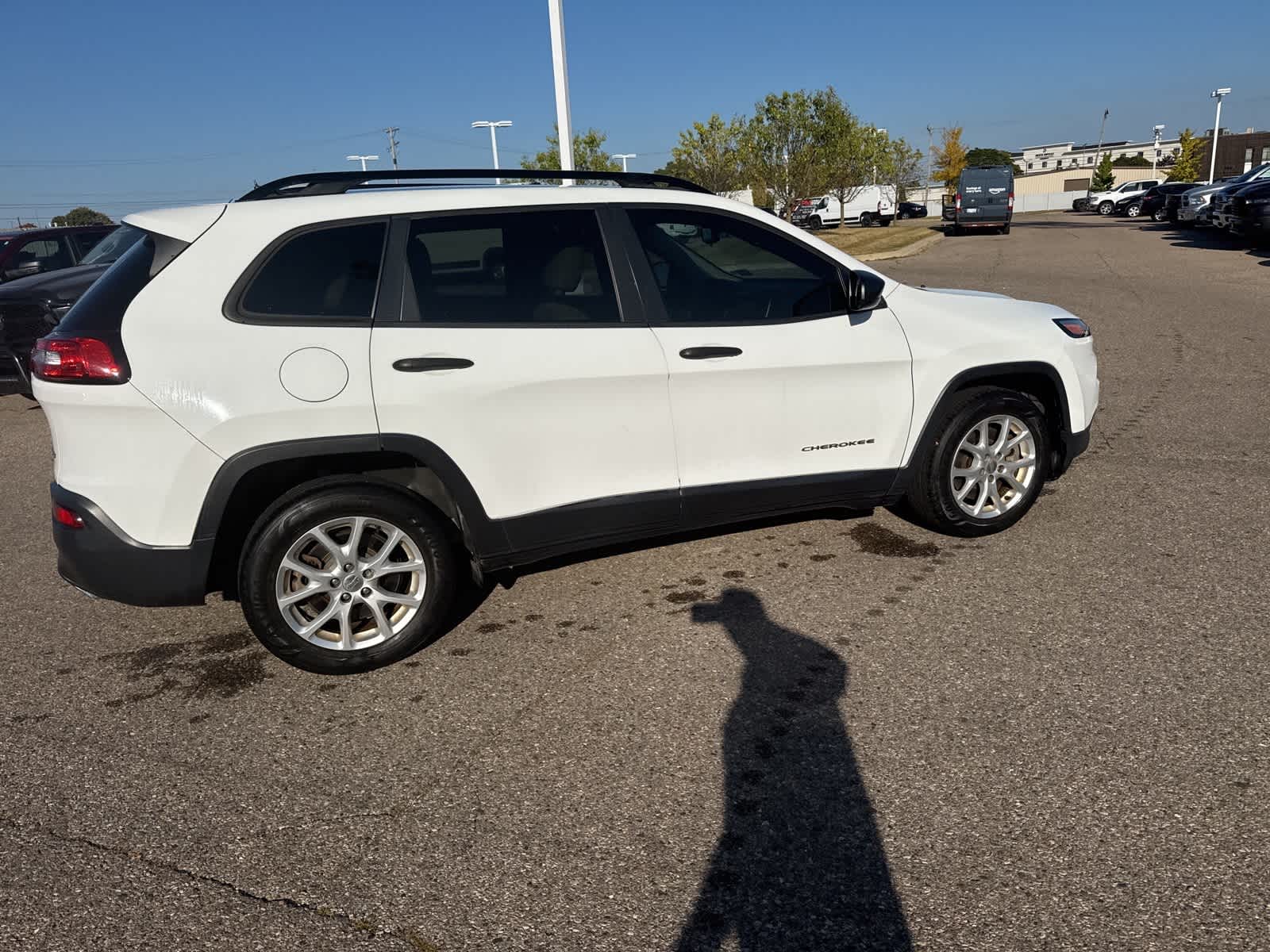Thumbnail: 2016 Jeep Cherokee - 11