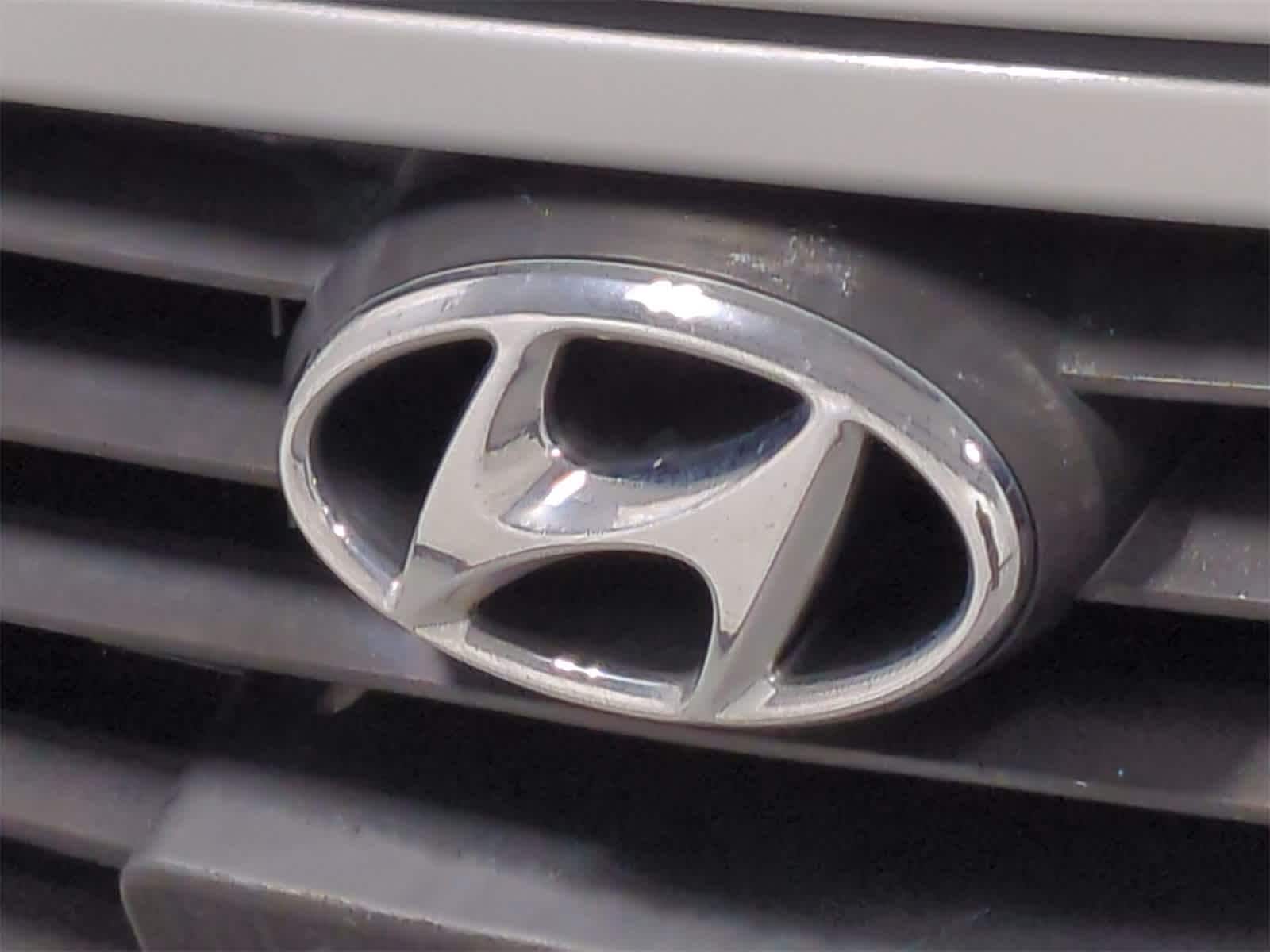 Thumbnail: 2015 Hyundai Veloster - 13