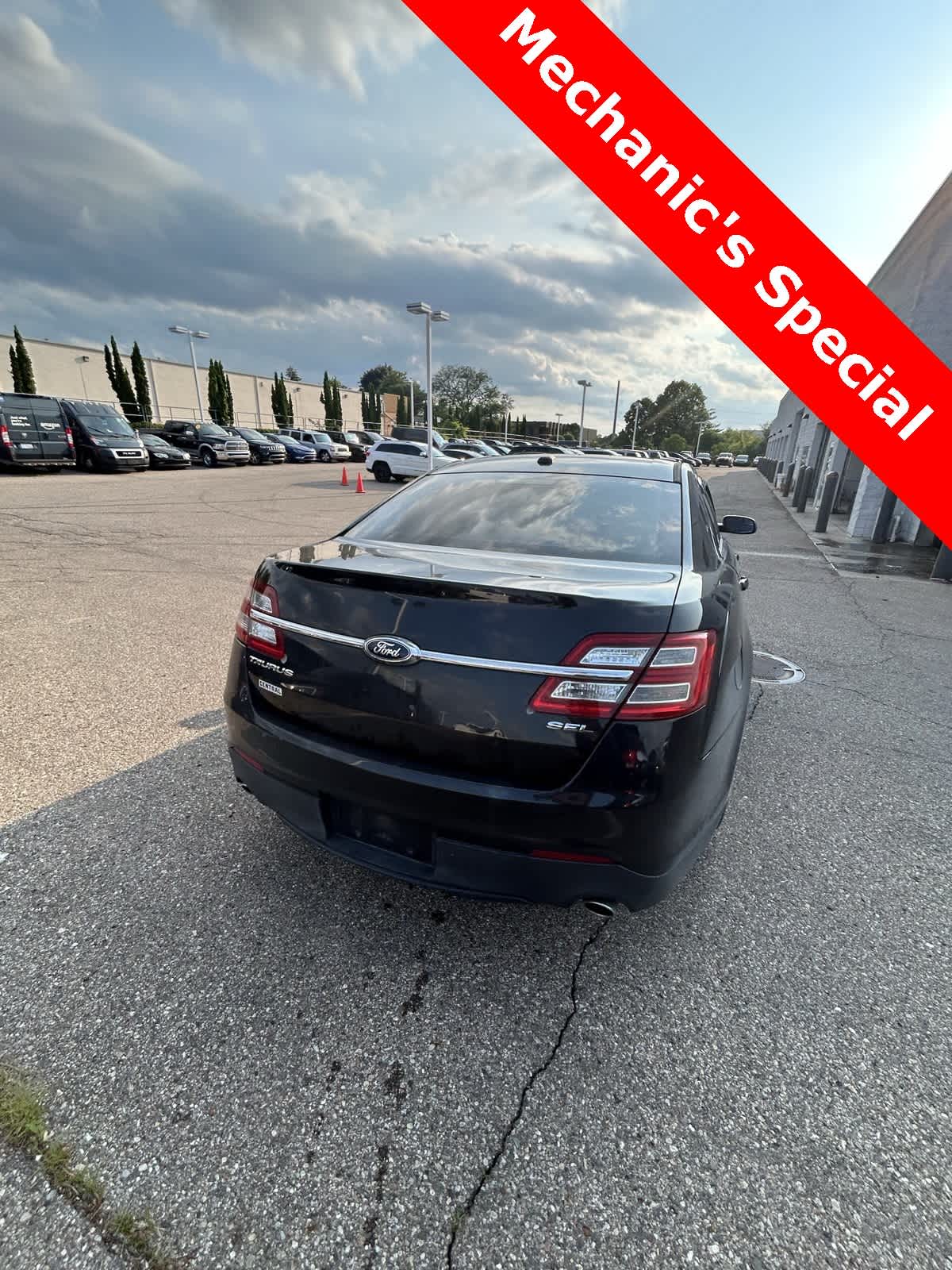 Thumbnail: 2014 Ford Taurus - 23