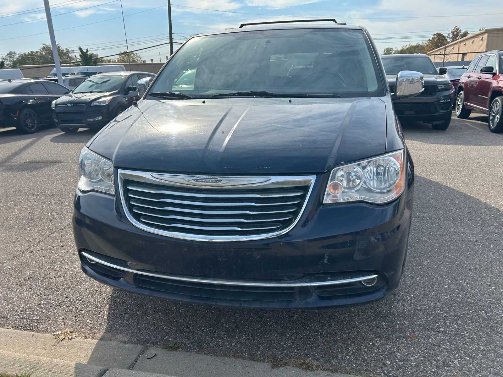 Thumbnail: 2016 Chrysler Town & Country - 2