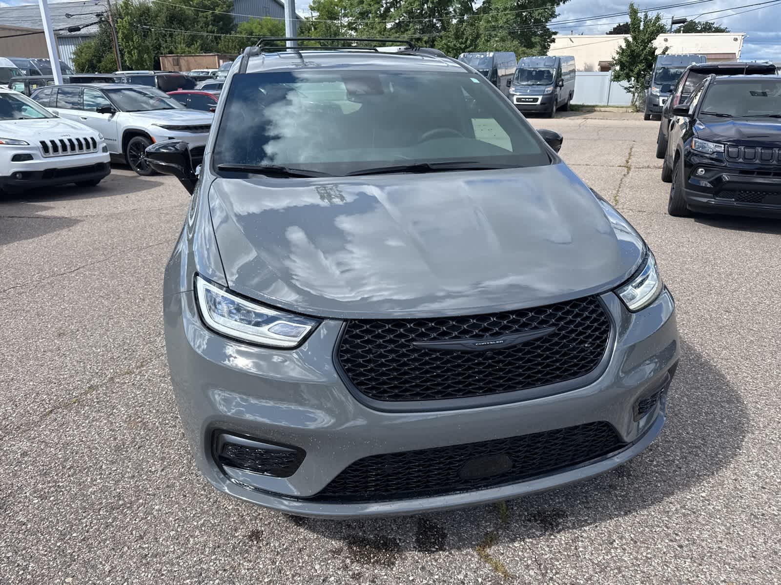 Thumbnail: 2023 Chrysler Pacifica - 6