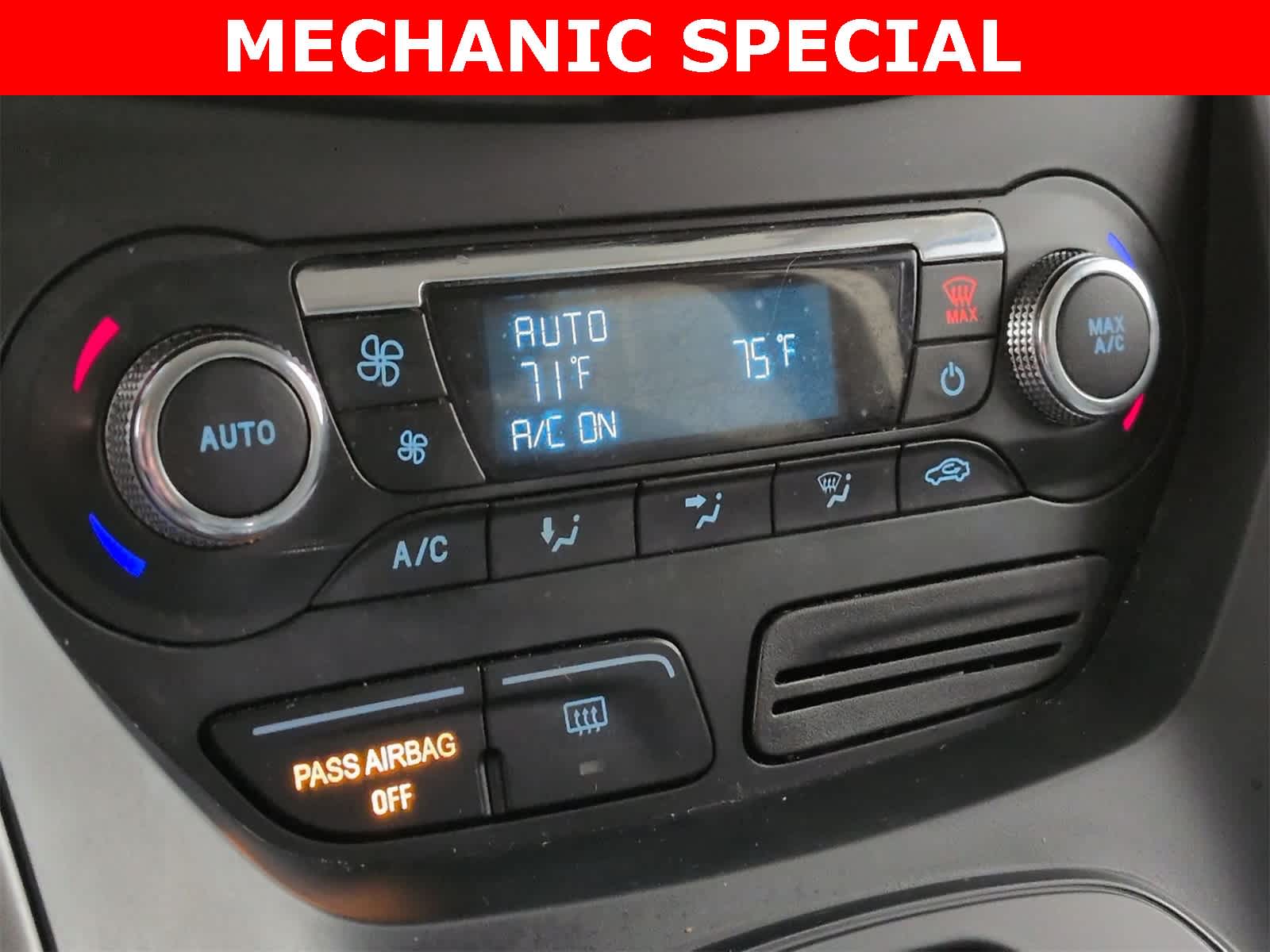 Thumbnail: 2016 Ford Escape - 30