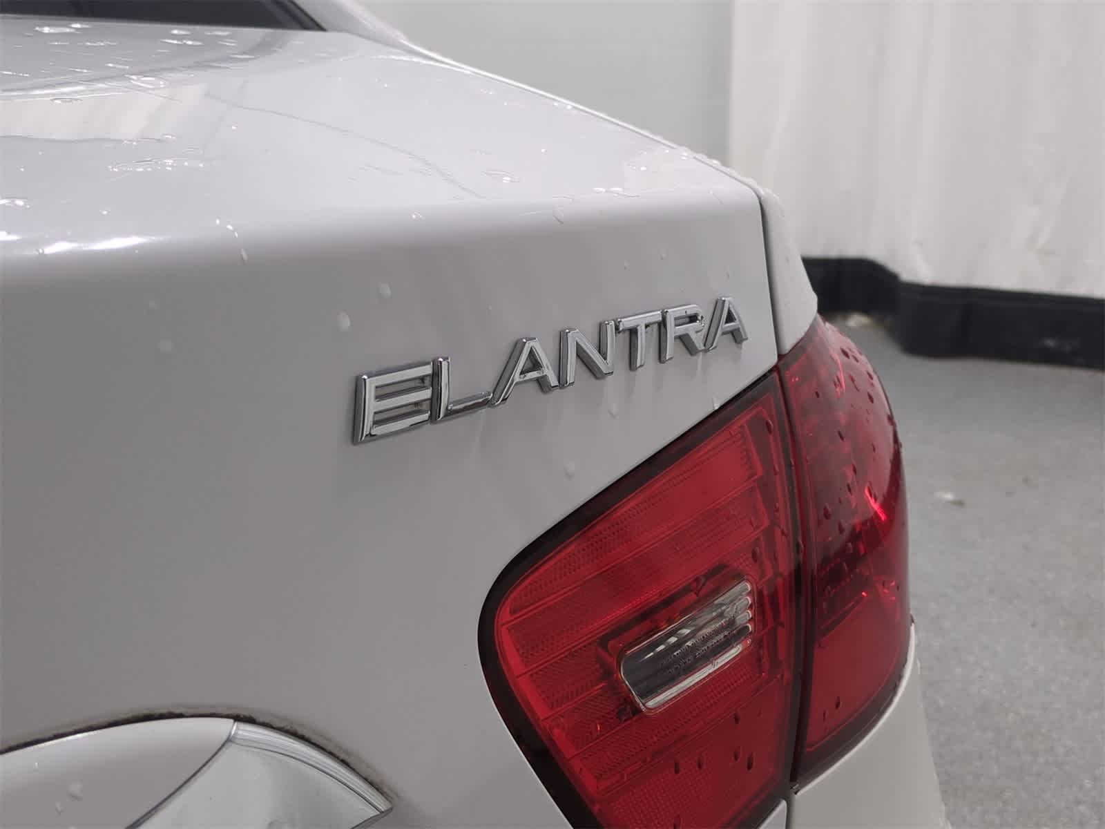 Thumbnail: 2010 Hyundai Elantra - 13