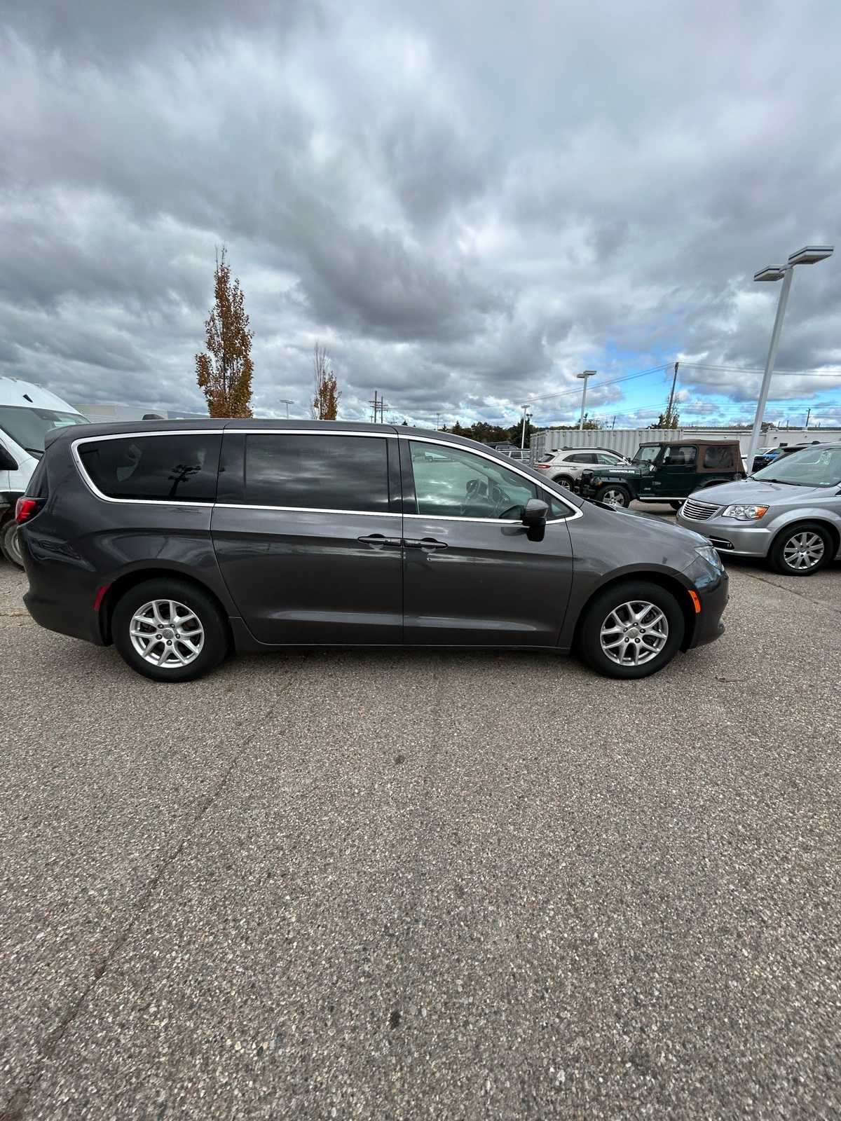 Thumbnail: 2017 Chrysler Pacifica - 12