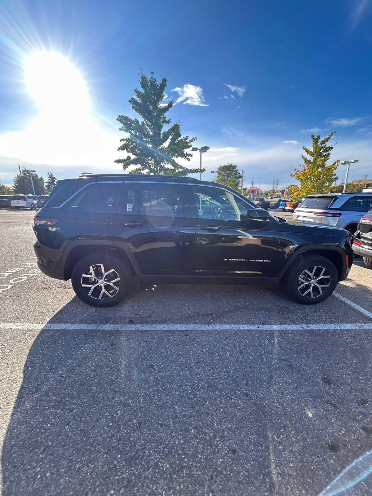 Thumbnail: 2024 Jeep Grand Cherokee - 13