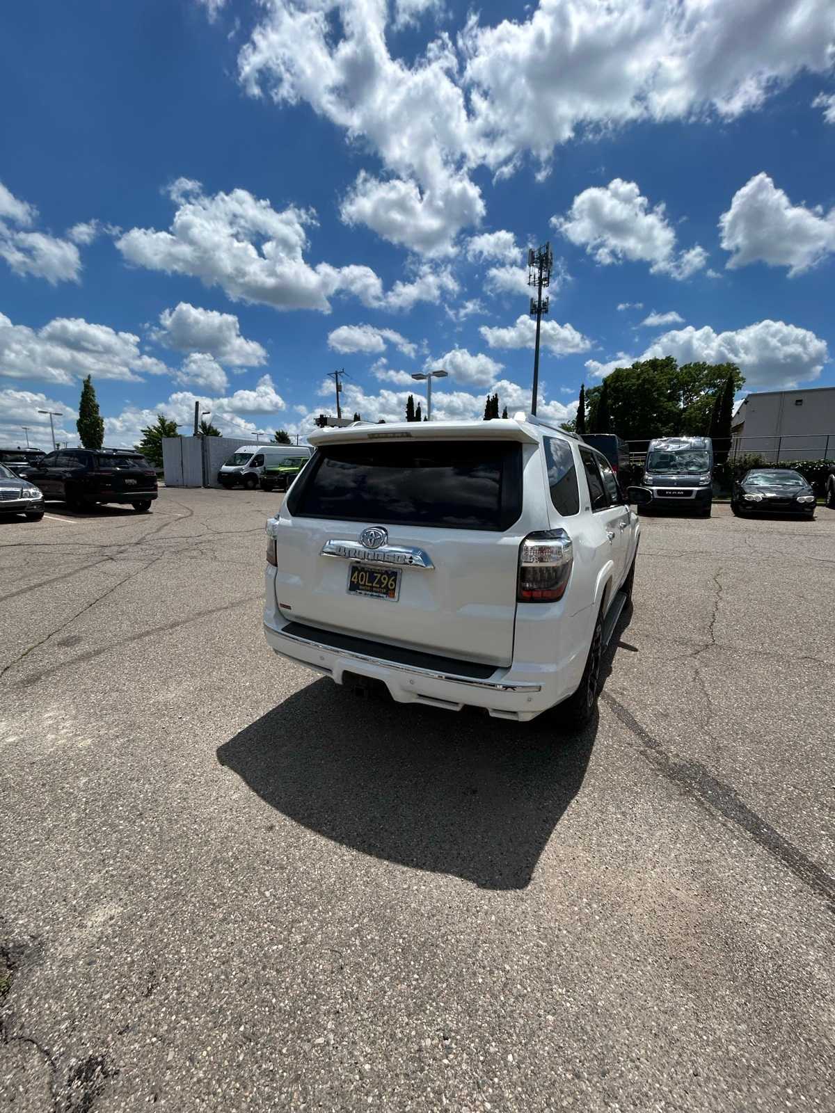 Thumbnail: 2014 Toyota 4Runner - 19