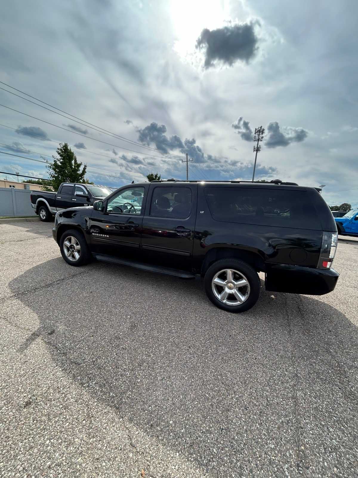 Thumbnail: 2011 Chevrolet Suburban - 24