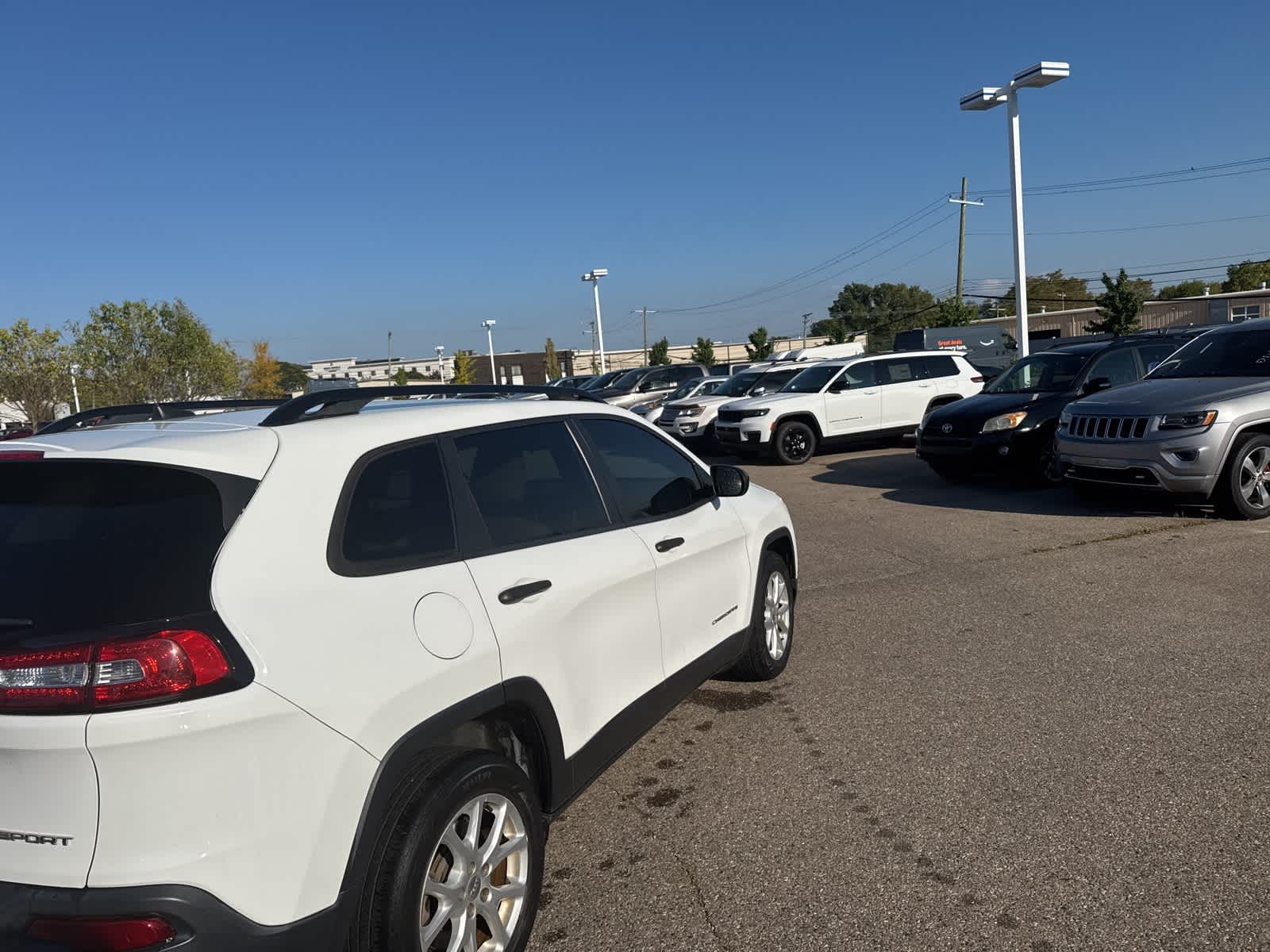 Thumbnail: 2016 Jeep Cherokee - 14