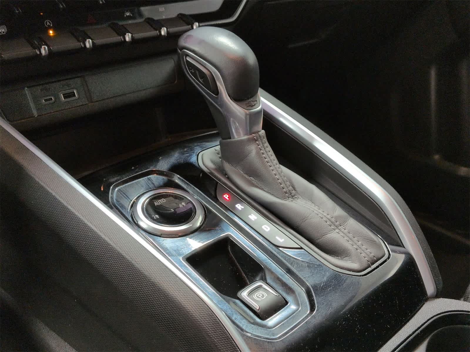 Thumbnail: 2023 Chevrolet Colorado - 32