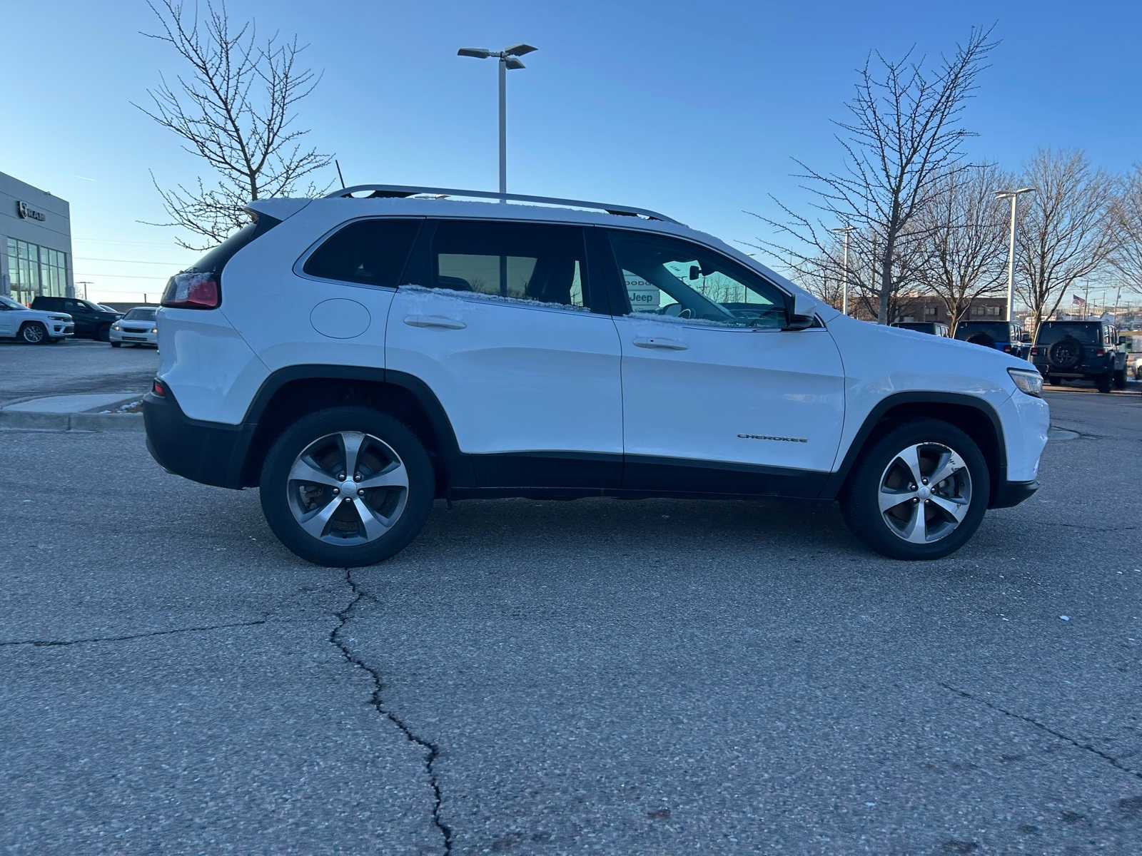 Thumbnail: 2019 Jeep Cherokee - 13
