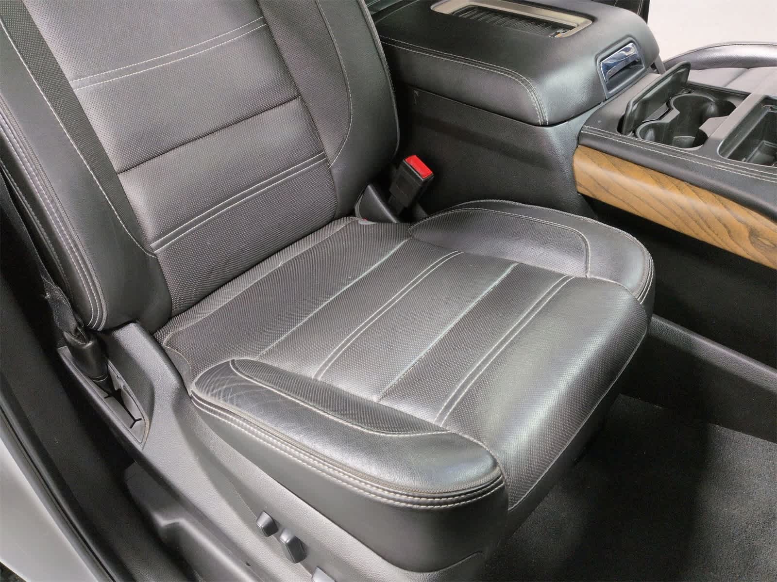 Thumbnail: 2020 GMC Yukon XL - 24