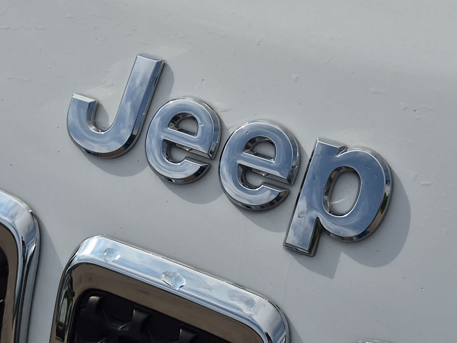 Thumbnail: 2022 Jeep Cherokee - 12